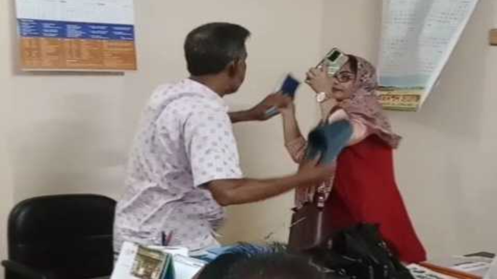 অধ্যক্ষের কক্ষে মারামারি করায় রাজশাহীর সেই শিক্ষিকা বহিষ্কার