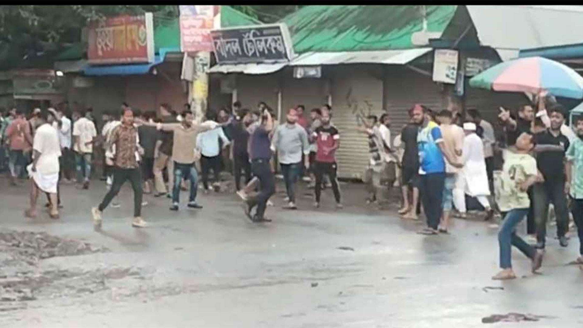 উপদেষ্টা আসিফ মাহমুদের সমর্থকদের ওপর হামলা, আহত ১২