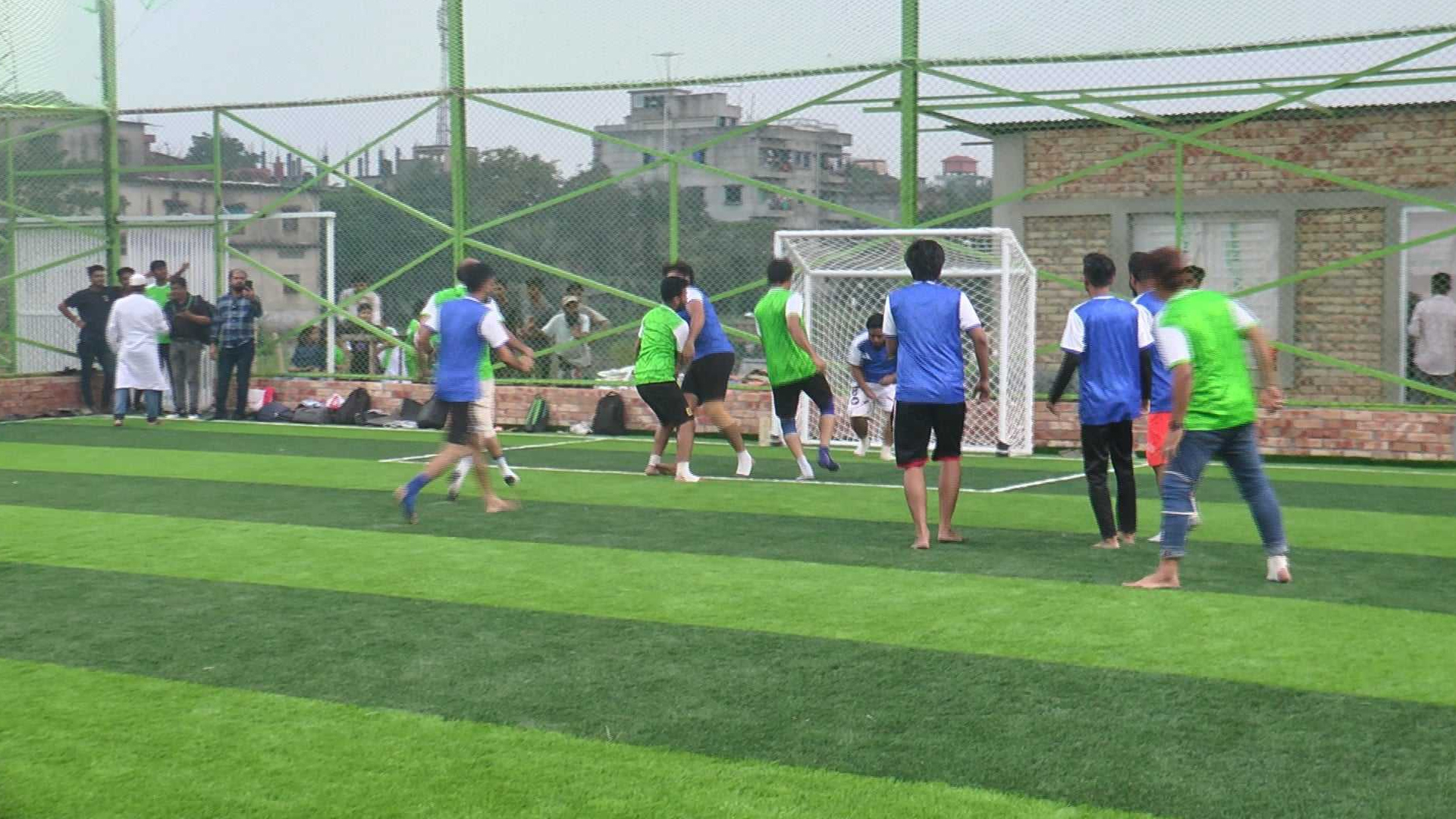 মাদকমুক্ত সমাজ গড়তে নারায়ণগঞ্জে ব্যবসায়ীদের উদ্যোগে ফুটবল মাঠ নির্মাণ