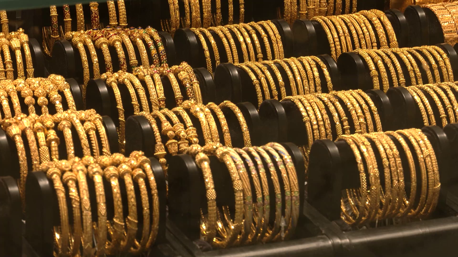 দেশে স্বর্ণের দামে বড় পতন, ভরিতে কমলো ১০৪৭৪ টাকা