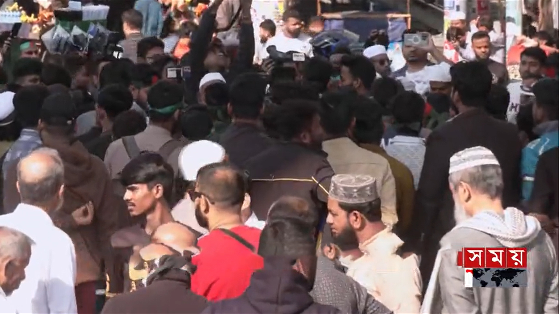 শাহবাগে জড়ো হচ্ছে ছাত্র-জনতা, বেলা বাড়ার সঙ্গে বাড়ছে উপস্থিতি