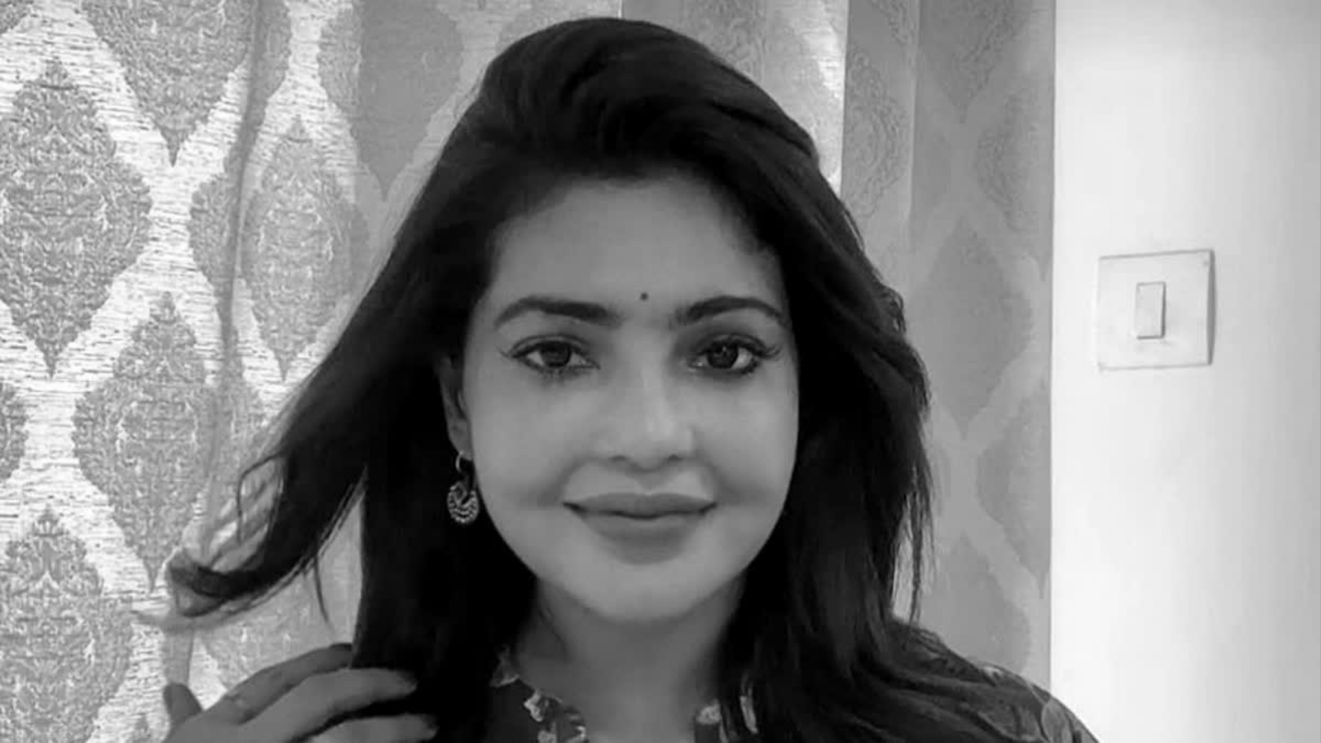 বাড়িতেই পড়ে ছিল জনপ্রিয় অভিনেত্রীর নিথর দেহ