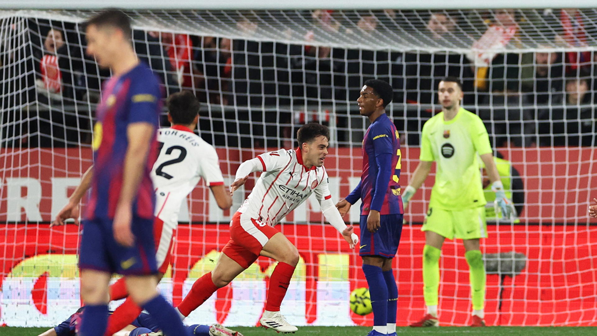 জিরোনার কাছে হেরে টেবিলের শীর্ষে ওঠা হলো না বার্সার