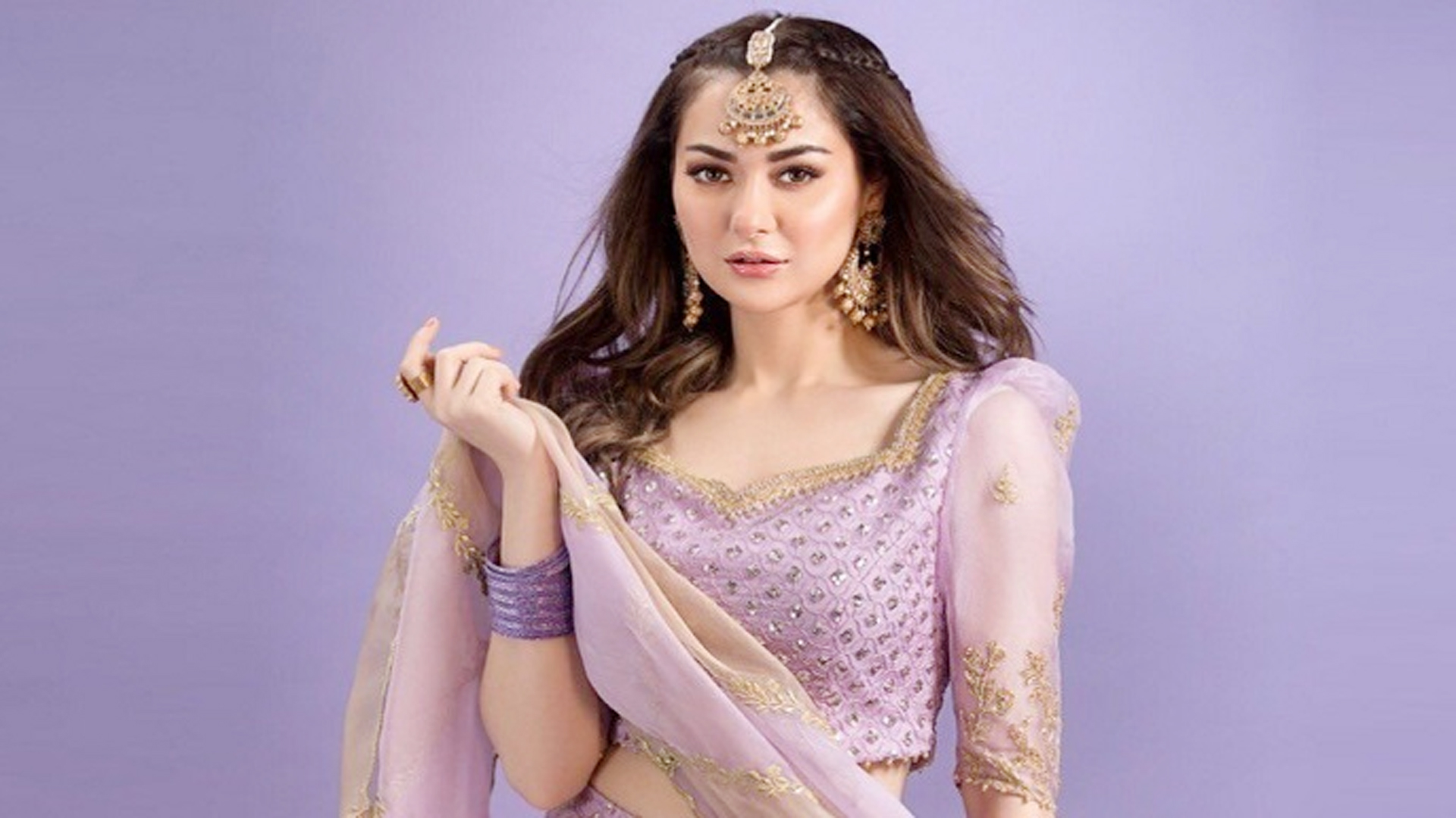 আবারও তুমুল আলোচনায় হানিয়া আমির