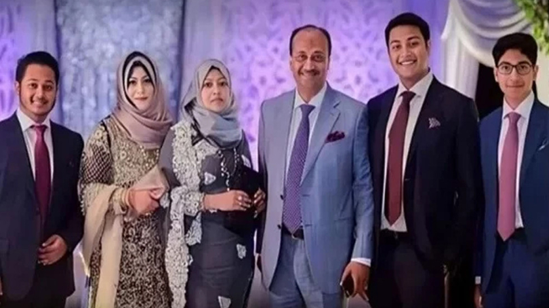 Porno jinsi shim kiygan qiz Yetuk ayollar porno it uslubi