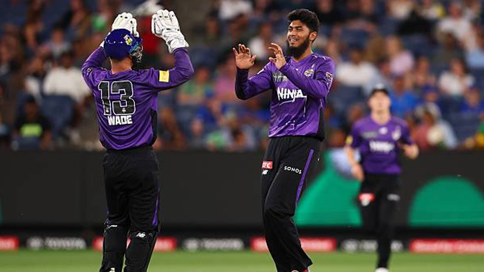 এবার রিশাদের সাশ্রয়ী বোলিং, জয়ে শীর্ষে উঠল হোবার্ট