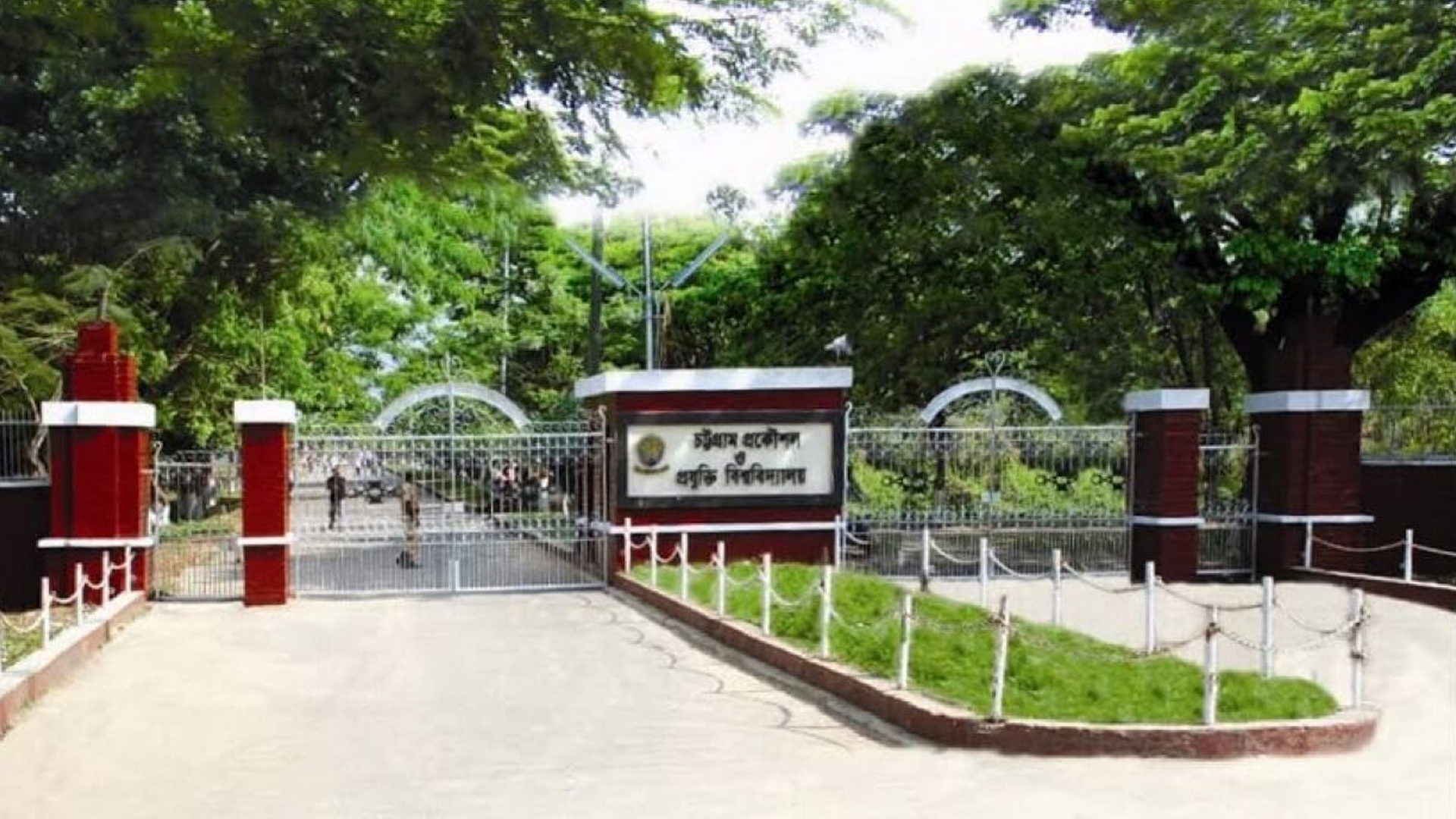 ঈদের ছুটির ফাঁকে চুয়েটের তিন দফতরের মালামাল চুরি!