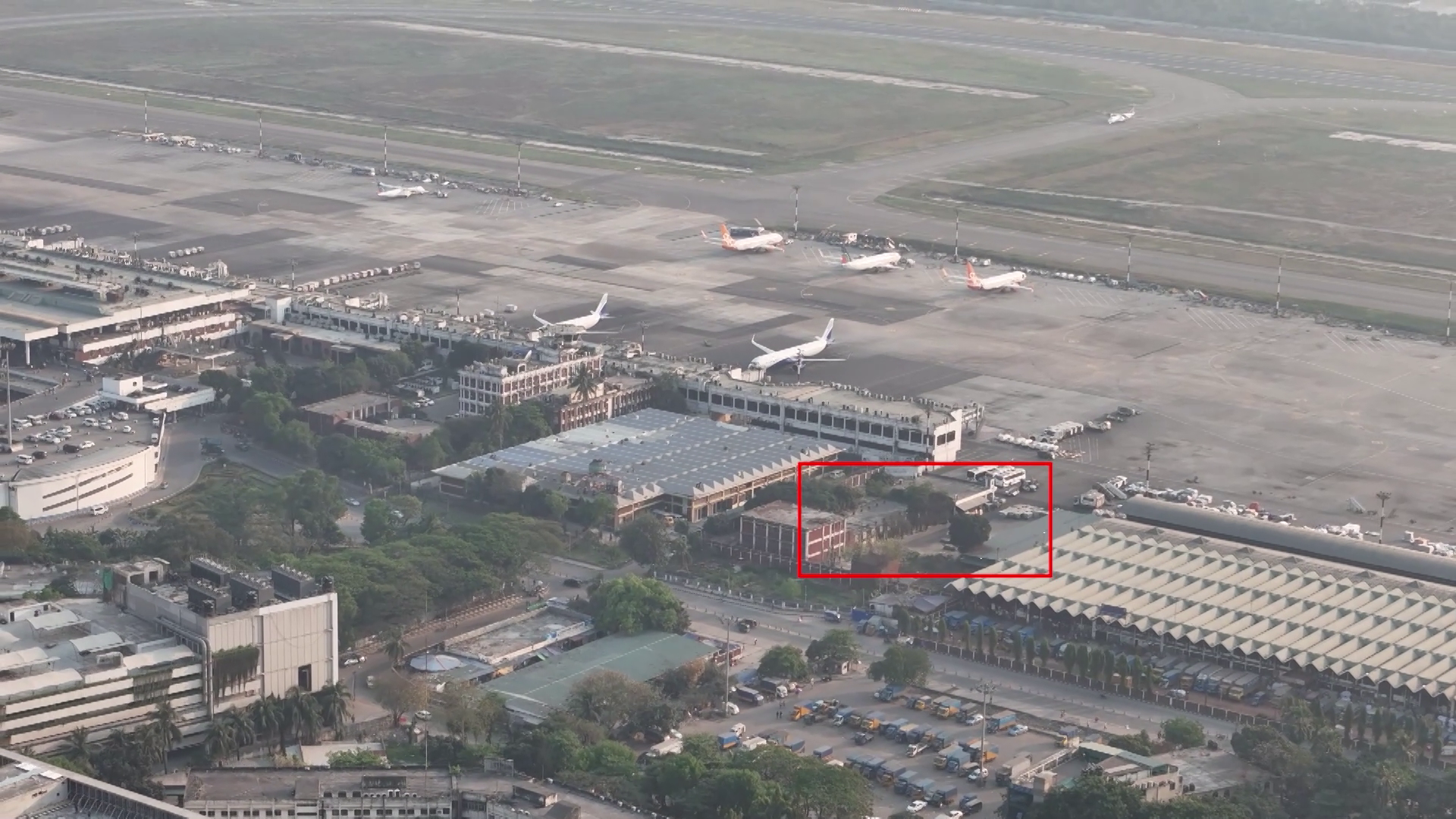 শাহজালাল বিমানবন্দর: চুরির ২০ দিন পর ভাঙা ভল্টেই ফিরলো কিছু অস্ত্র