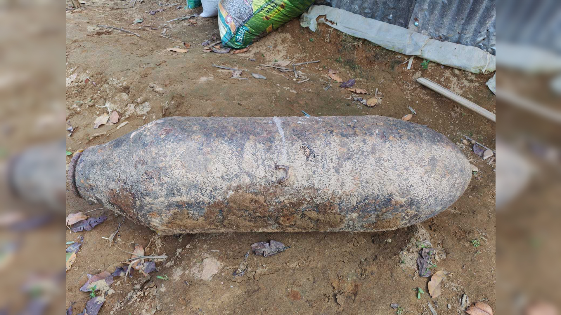 এক গ্রাম, এক বোমা: ২০ বছরের অজানা আতঙ্ক