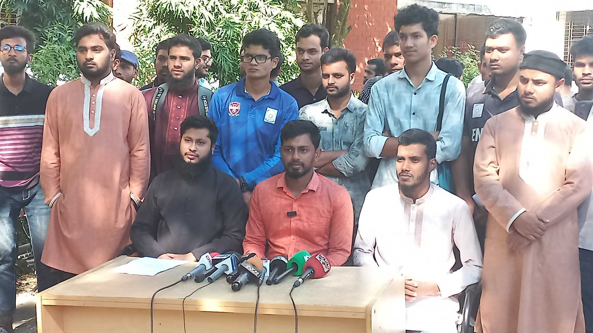 ব্রাকসুর তফসিল প্রত্যাখ্যান করলেন আন্দোলনরত শিক্ষার্থীরা