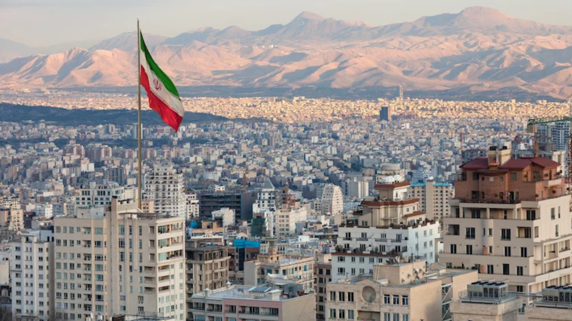 বিমান হামলা সহজ হলেও ইরানের মাটিতে পা রাখা প্রায় অসম্ভব, কেন?