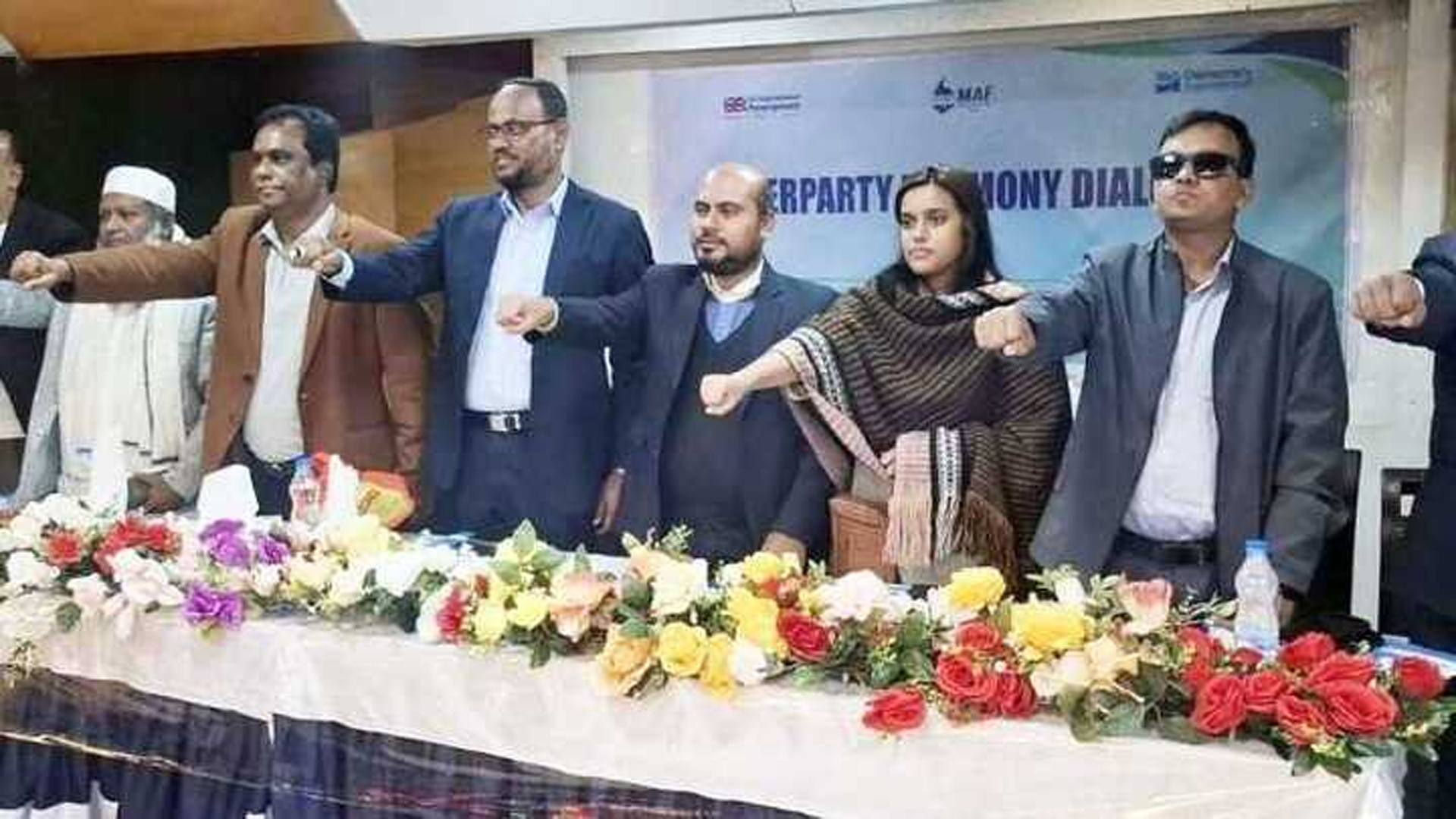 টাঙ্গাইলে ভোটের মাঠে শান্তি নিশ্চিতে বিভিন্ন দলের প্রার্থীদের শপথ