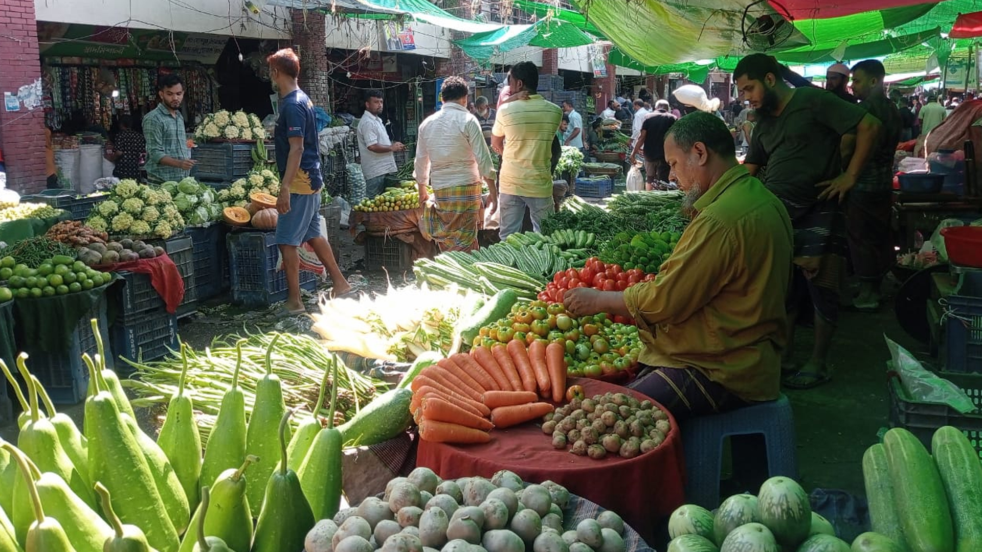 রাজধানীতে বাড়ছে ইলিশ ও শীতকালীন সবজির সরবরাহ, দাম কেমন?