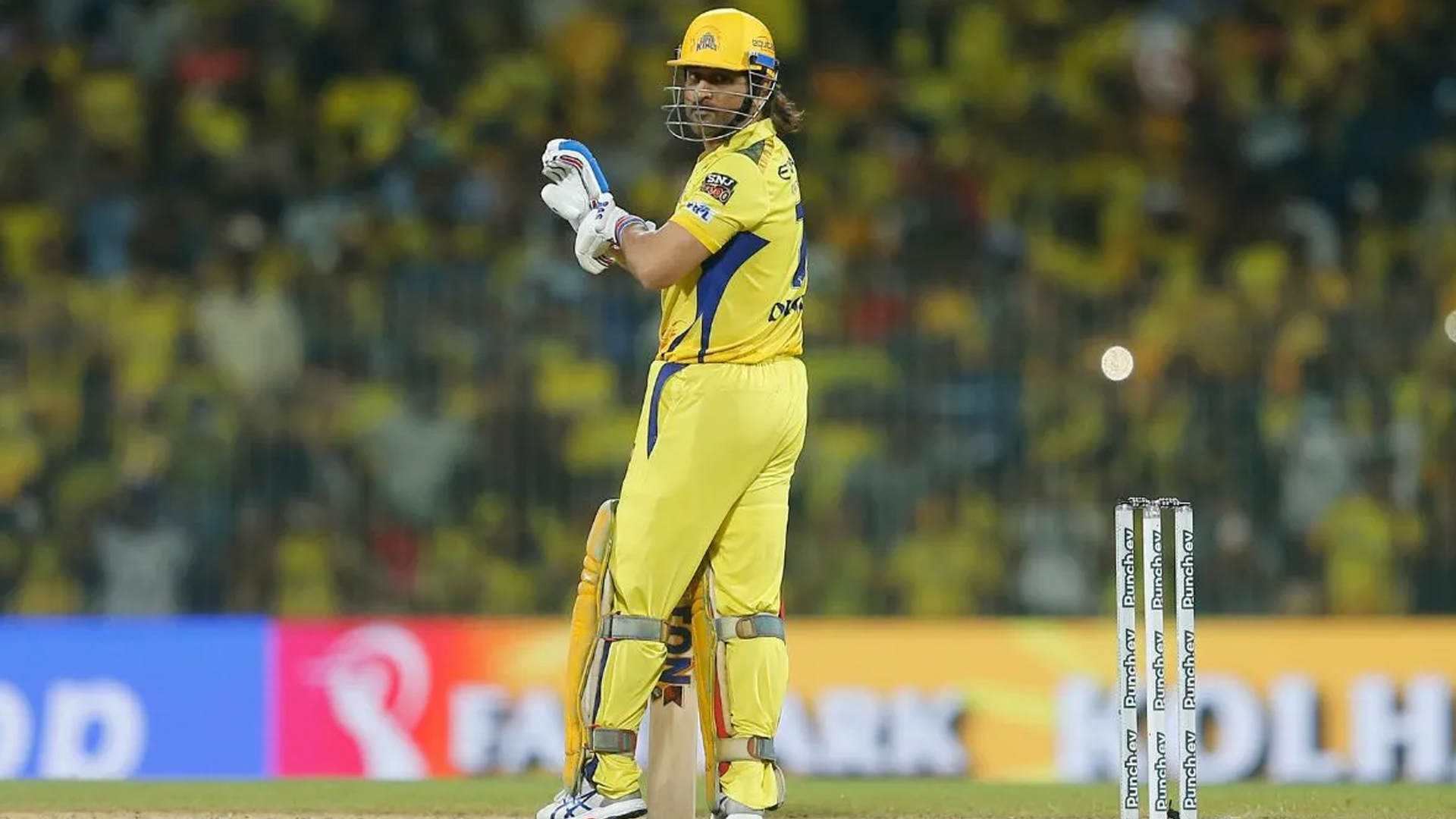 চেন্নাইয়ের হয়ে ধোনির মাঠে নামা পেছাল