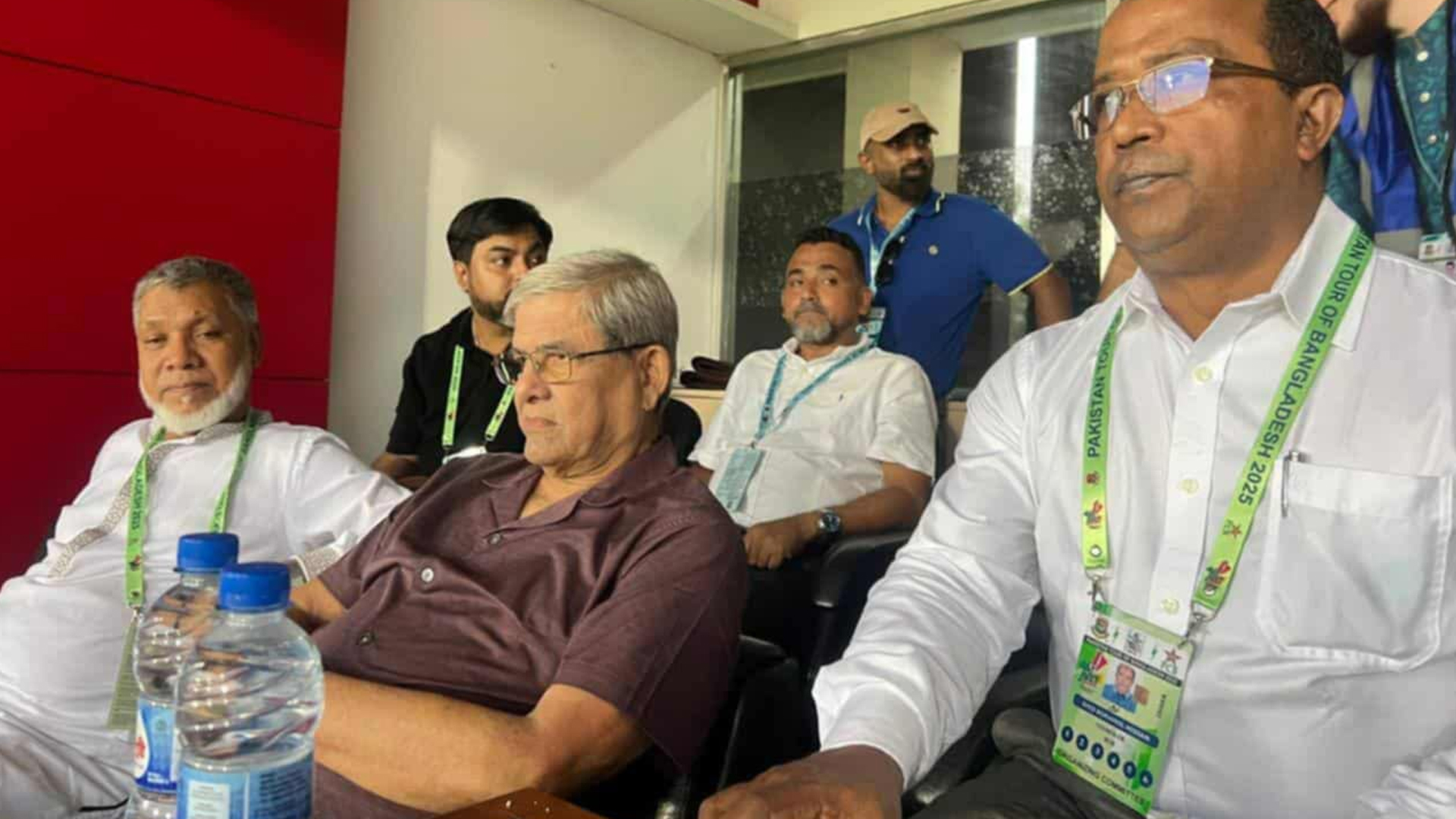 বাংলাদেশের খেলা দেখতে মাঠে মির্জা ফখরুল, ছেলে নিয়ে এসেছেন মুশফিকও