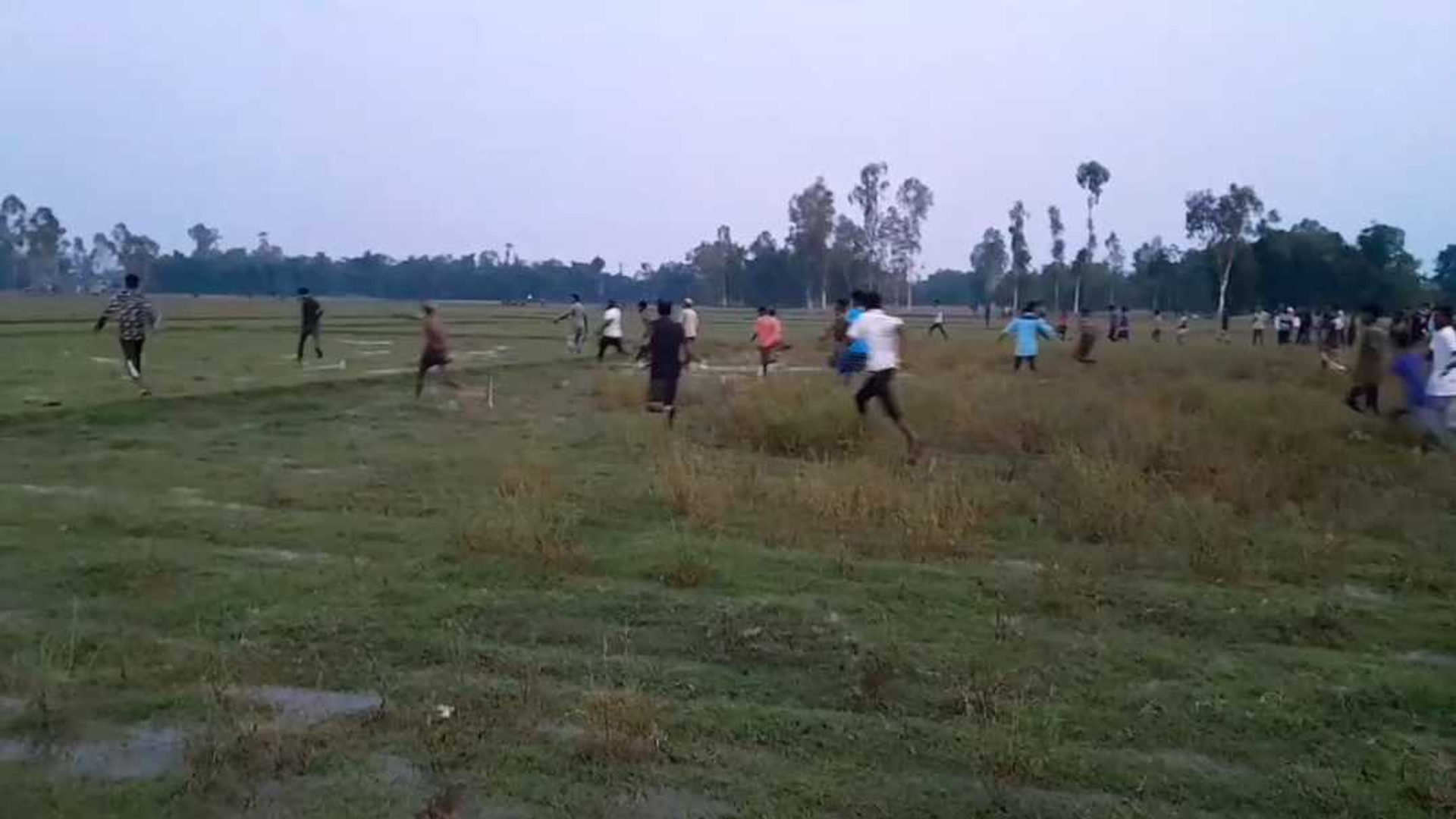লালমনিরহাটে পুশইনচেষ্টা, লাঠিসোঁটা নিয়ে বিএসএফকে ধাওয়া এলাকাবাসীর