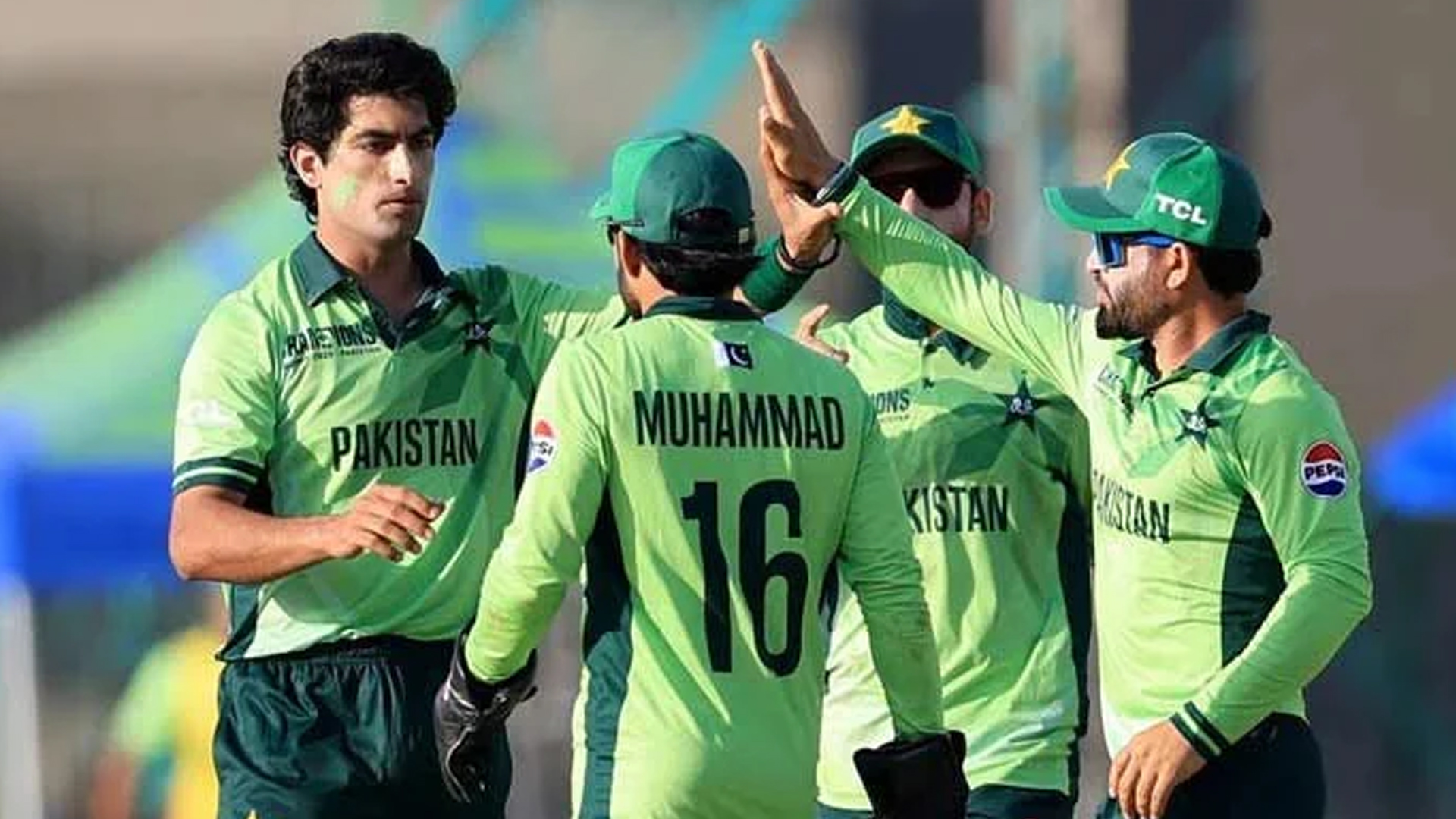 অনুমতি ছাড়া সামাজিক মাধ্যমে পোস্ট নিষিদ্ধ পাকিস্তানি ক্রিকেটারদের