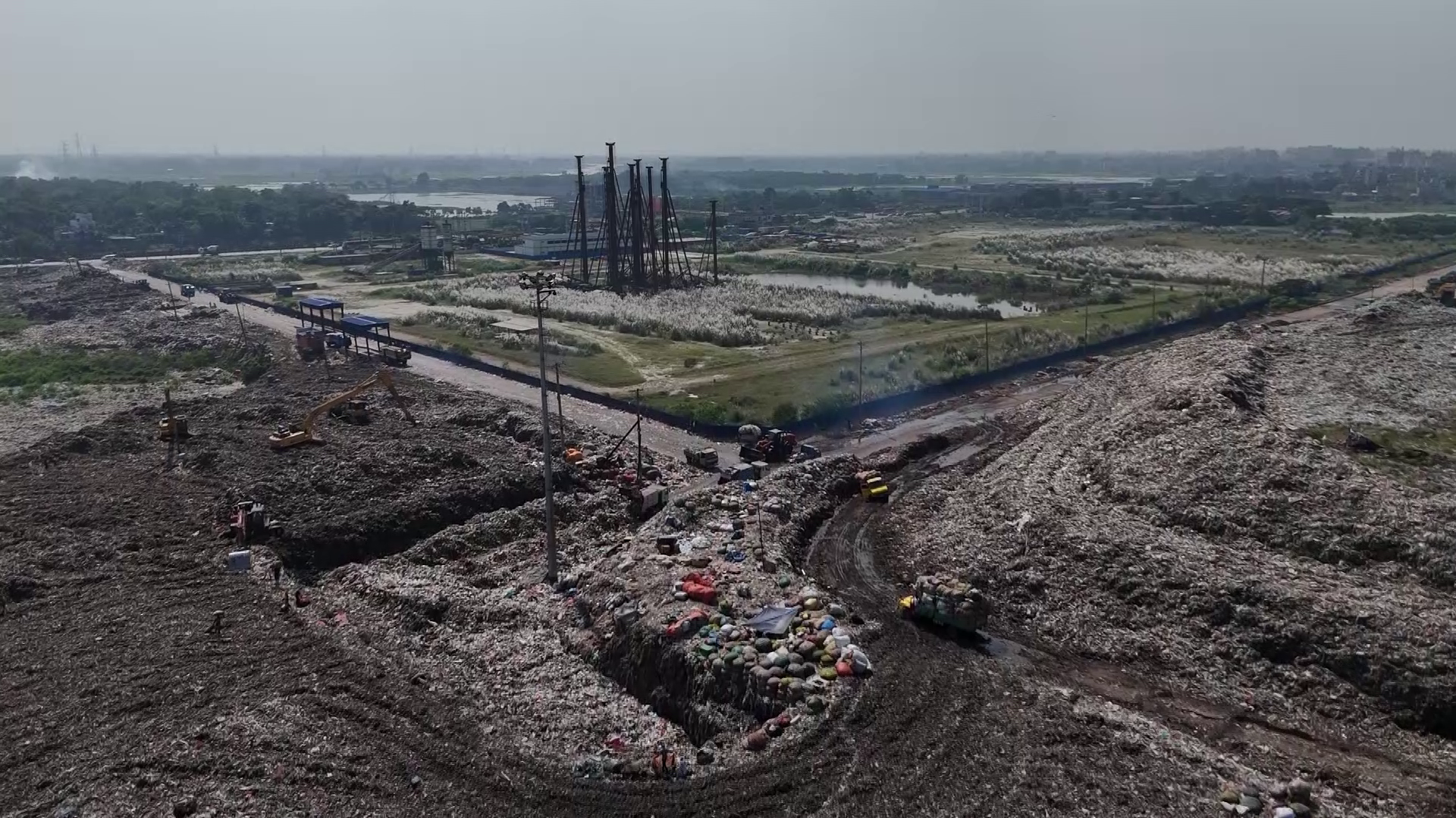 প্রতিদিন তৈরি ৪ হাজার টন বর্জ্য, তবুও কেন থমকে ‘বর্জ্য বিদ্যুৎ প্রকল্প’?