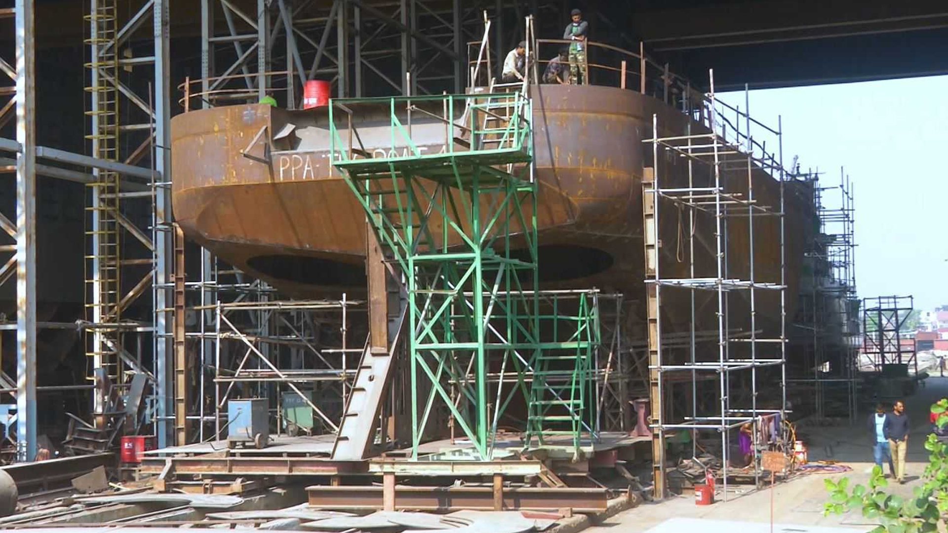 রূপসা তীরে কর্মচাঞ্চল্য, একসঙ্গে ২০ জাহাজ নির্মাণে ব্যস্ত খুলনা শিপইয়ার্ড - Bangla24.Top