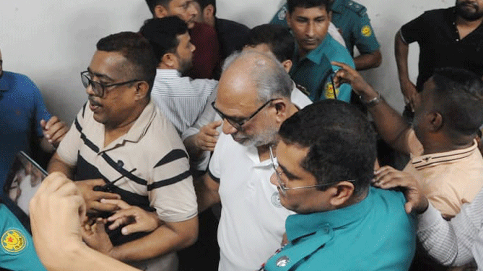 লতিফ সিদ্দিকীসহ ১৫ জনকে গ্রেফতার দেখাল পুলিশ