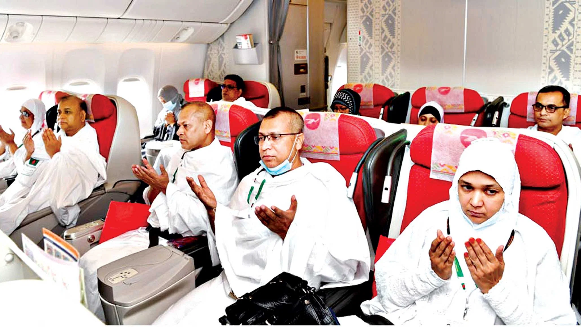 হজ ফ্লাইট: টিকিটপ্রতি খরচ কমেছে ১২ হাজার টাকা