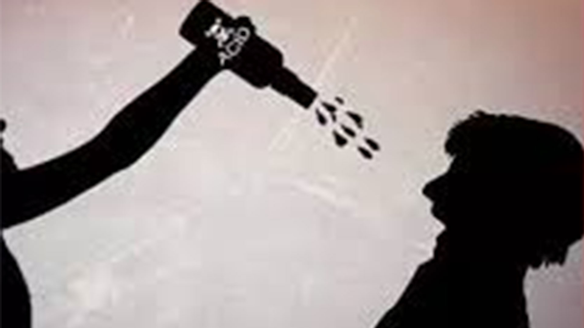 দ্বিতীয় স্ত্রীর ছোড়া এসিডে ঝলসে গেল স্বামীর মুখ