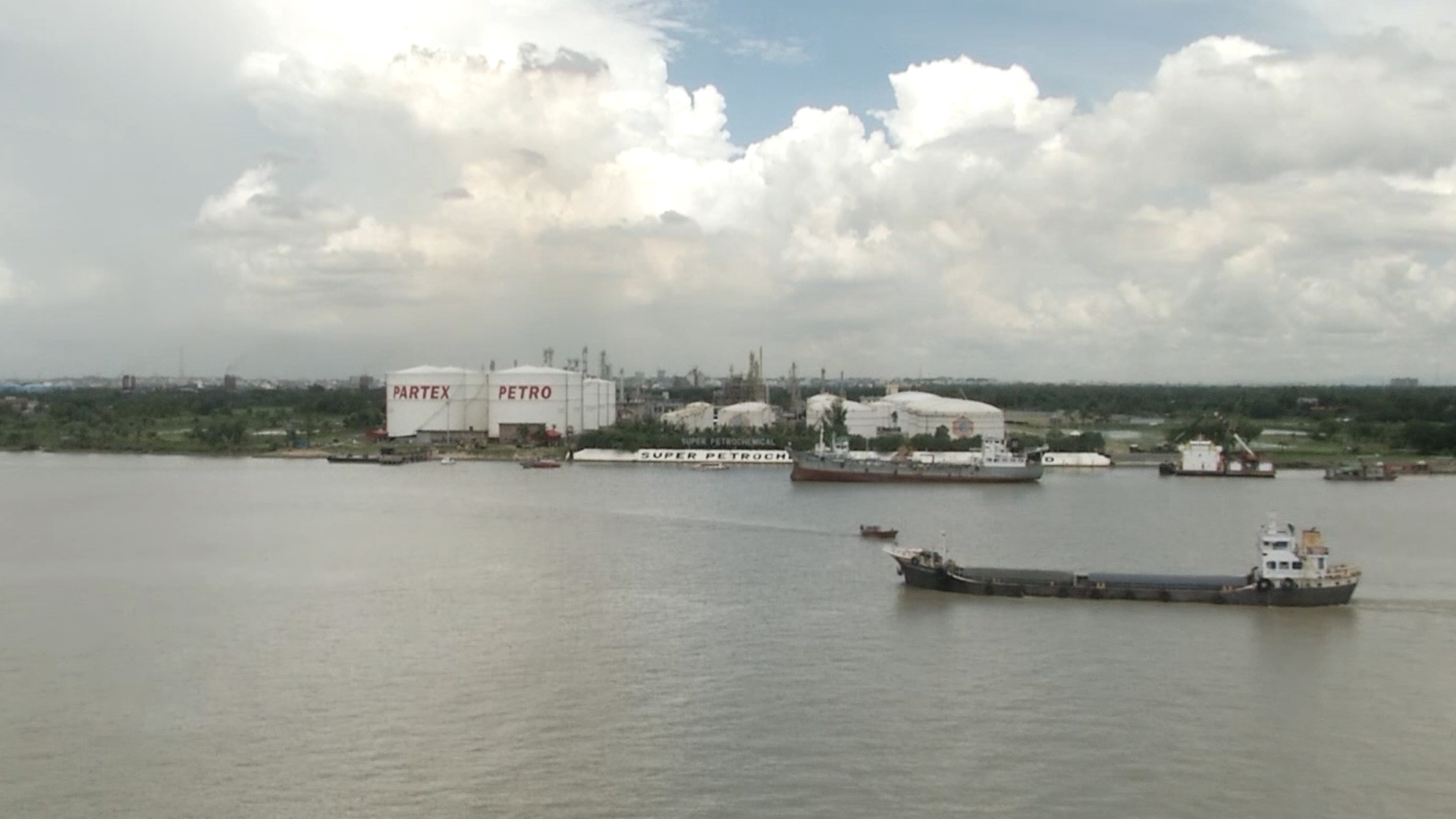 রাশিয়ার জ্বালানি তেল কিনতে বাধা কোথায় বাংলাদেশের