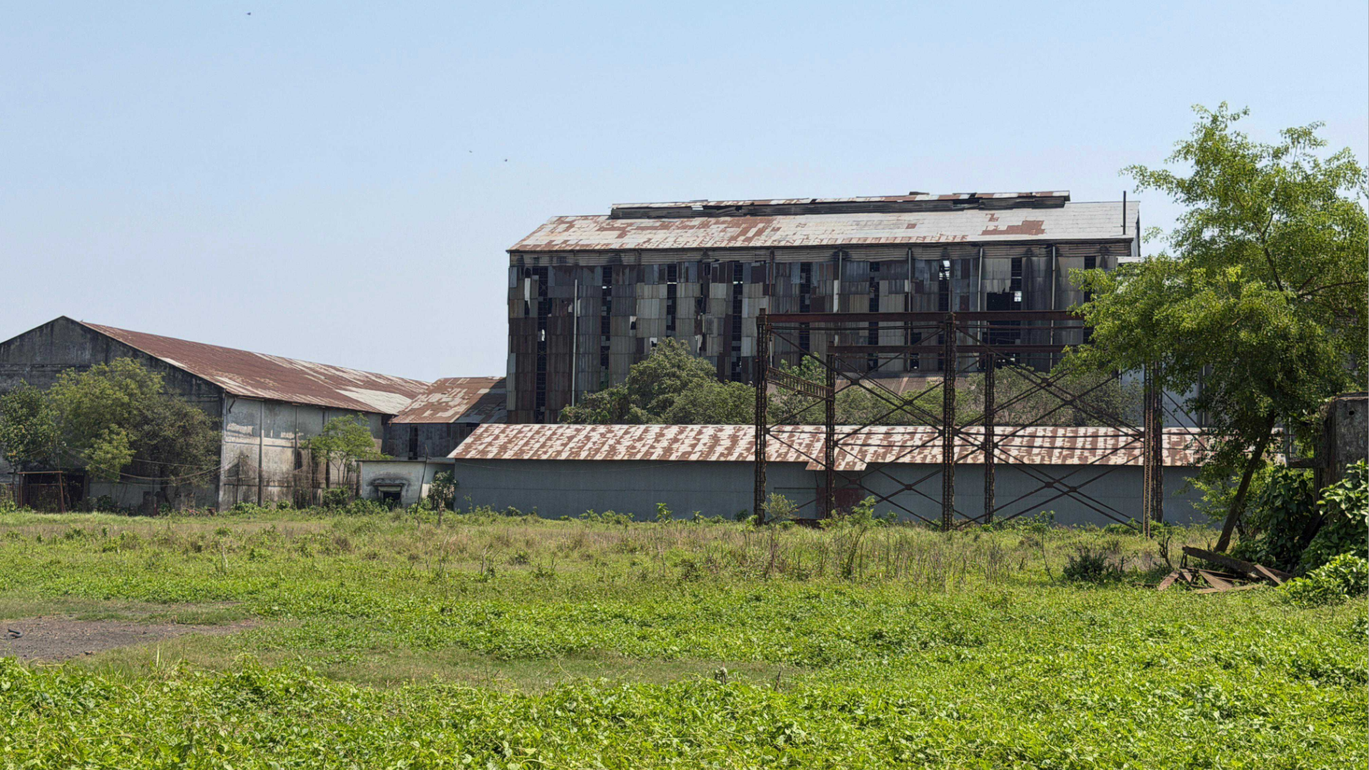 কাজ ছাড়াই বেতন পাচ্ছেন পাবনা চিনিকলের কর্মীরা