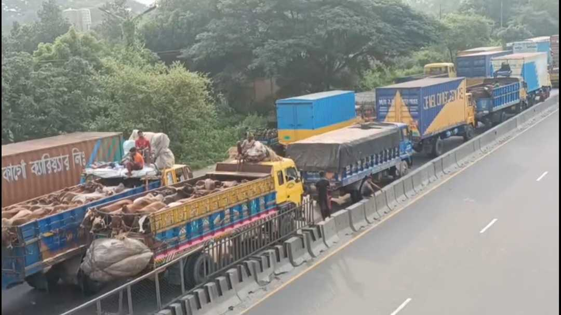ঢাকা-চট্টগ্রাম মহাসড়কের গজারিয়ায় ১৩ কিলোমিটার যানজট