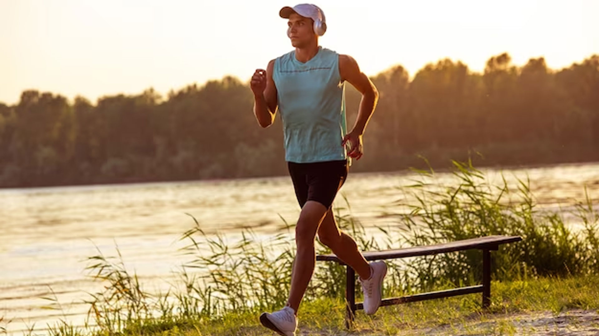 Men uning oyoqlariga keldim