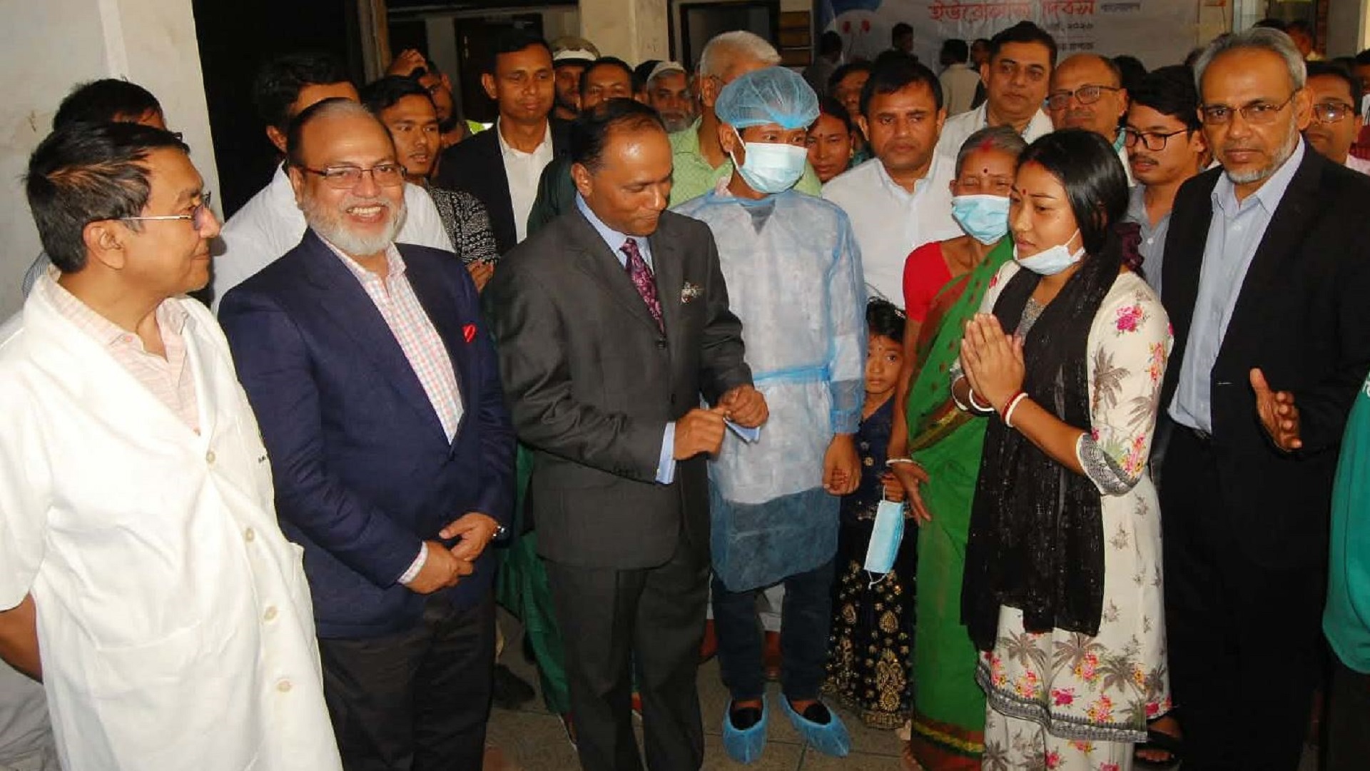 সন্তানকে কিডনি দিলেন মা, সহায়তা করলেন কায়সার কামাল