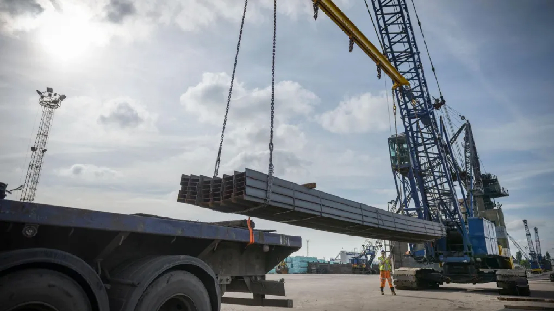 স্টিল কারখানায় হামলার কঠোর জবাব দিল ইরান