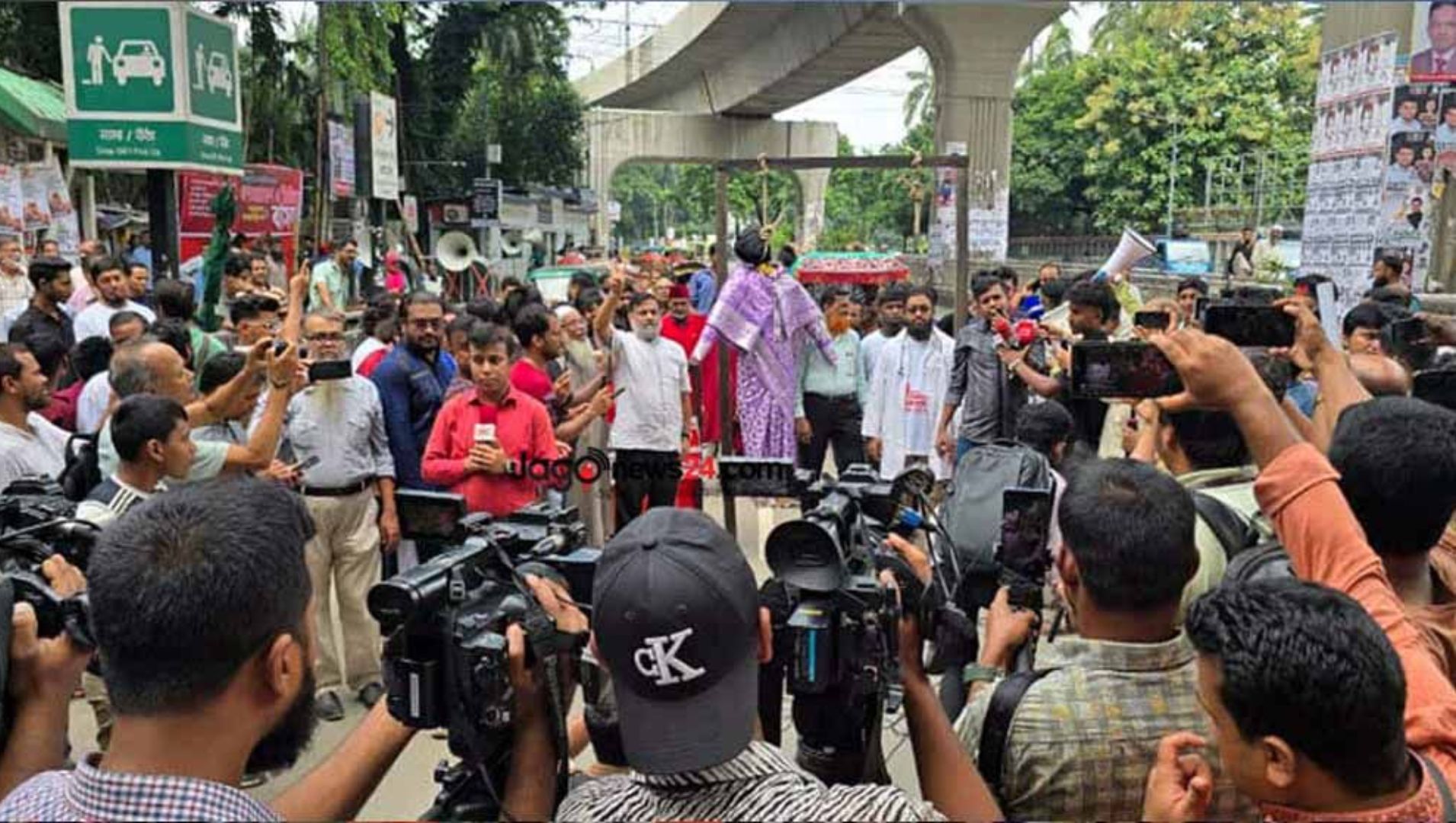 শেখ হাসিনার প্রতীকী ফাঁসি কার্যকর