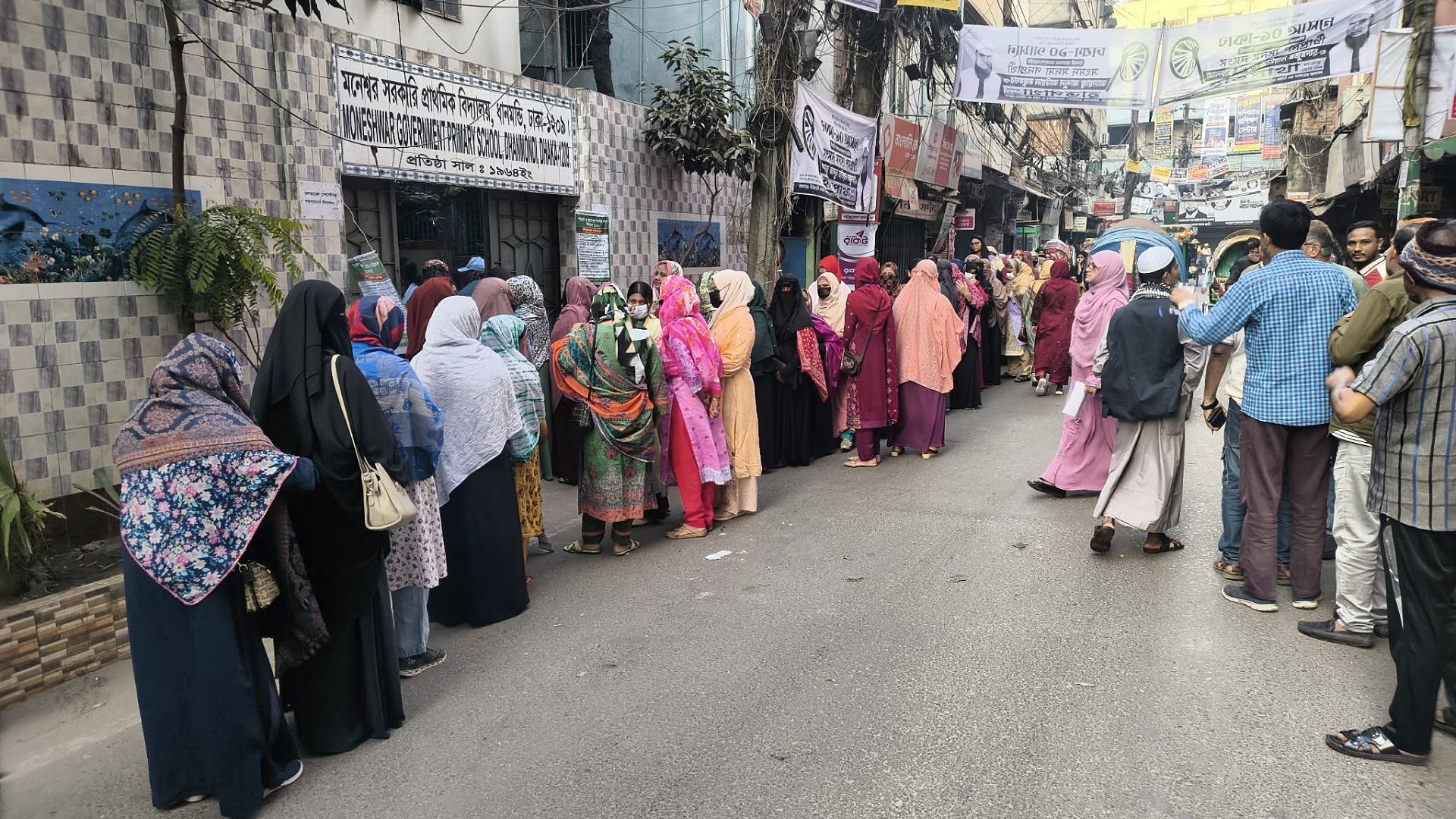 ভোটের লাইভ: ‘সুষ্ঠুভাবে’ চলছে ভোটগ্রহণ