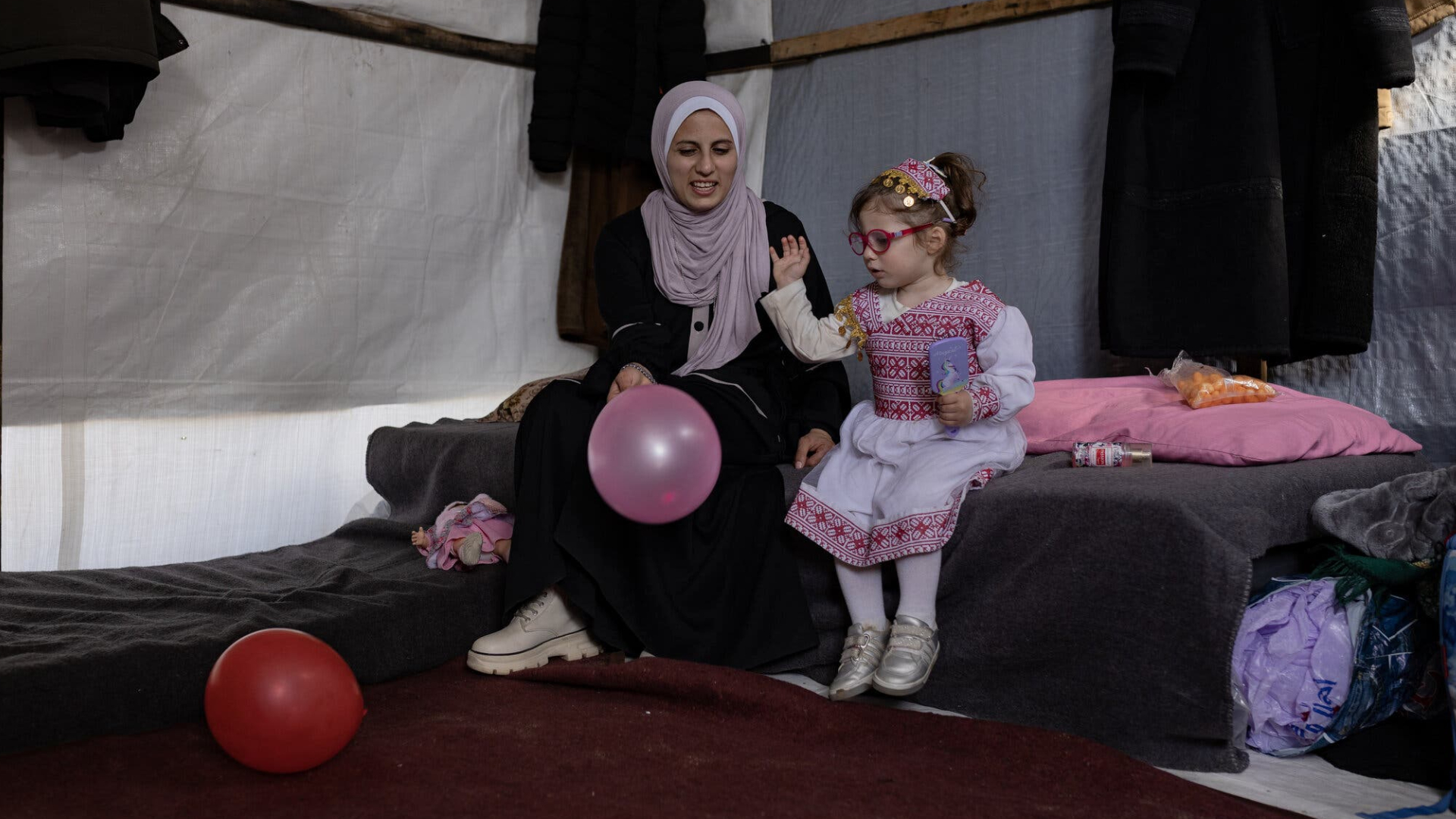 গাজায় নিজ পরিবারের কাছে ফিরল সেই ১১ শিশু