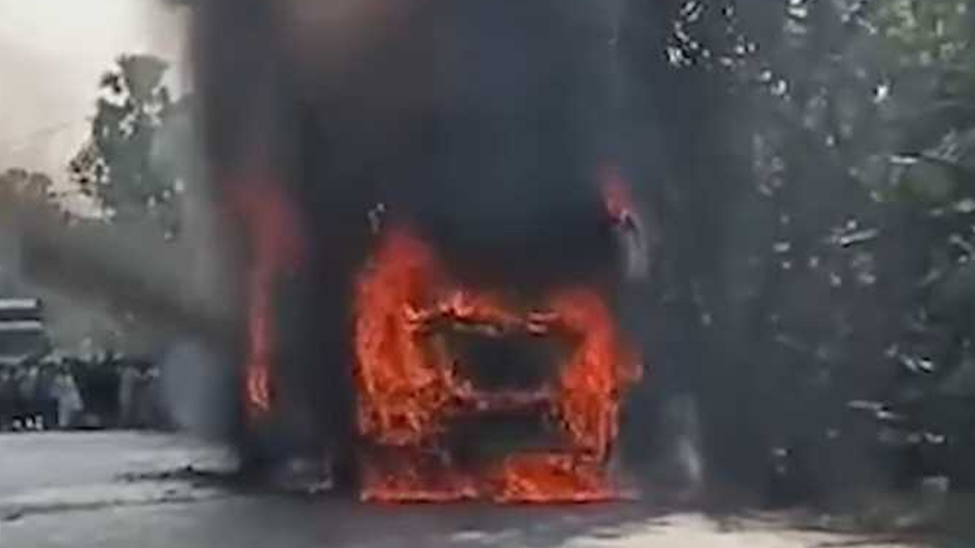 যশোরে চলন্ত বাসে ভয়াবহ আগুন