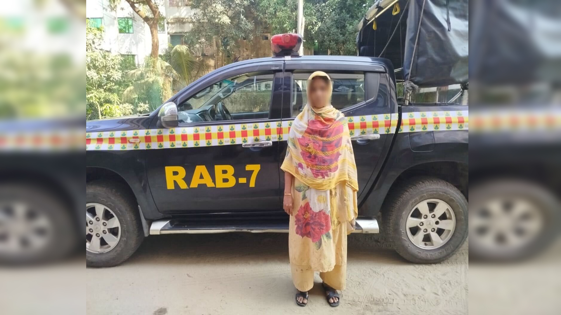 ফেনীতে বাসে ইয়াবাসহ রোহিঙ্গা নারী গ্রেফতার