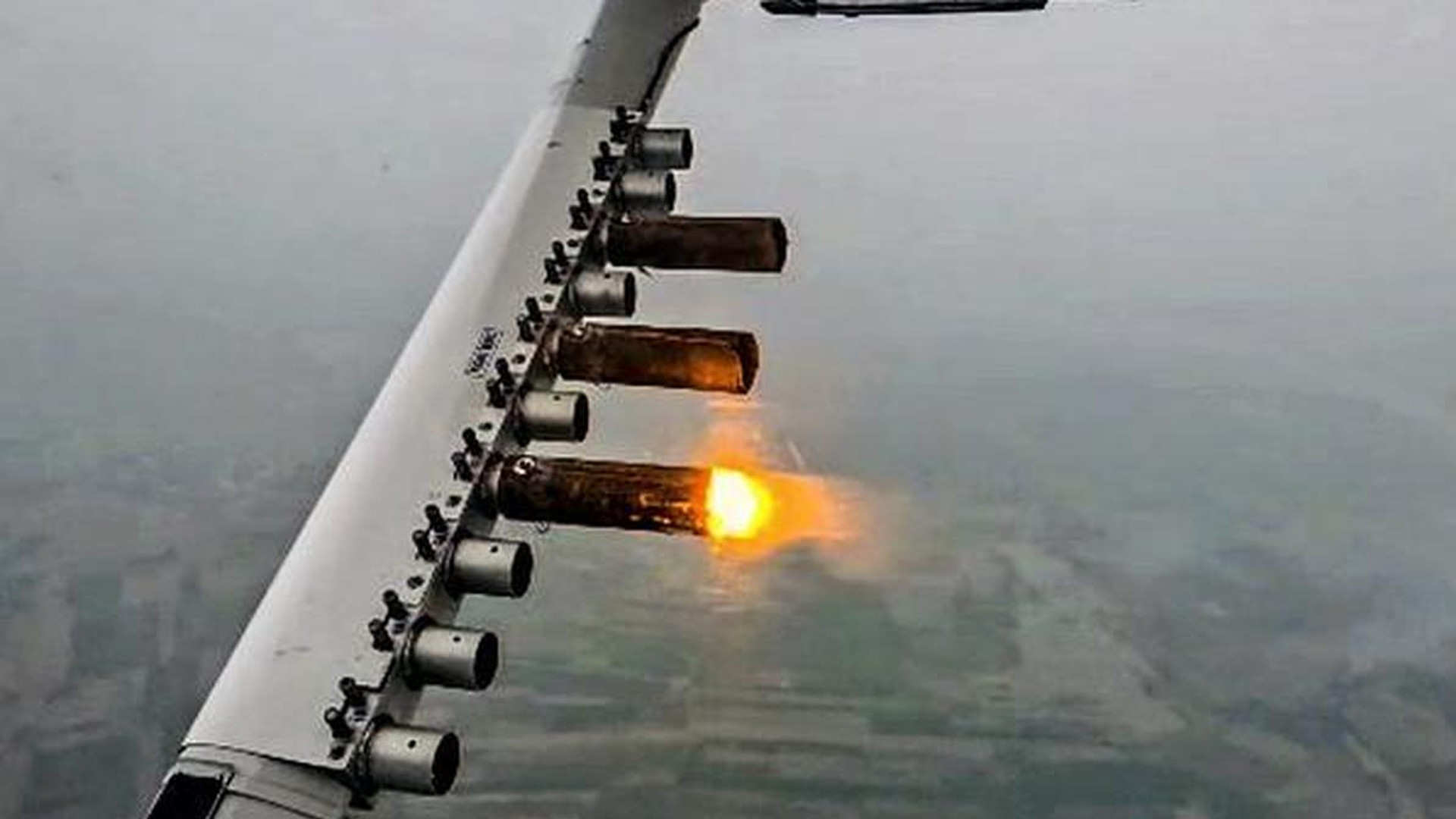 দিল্লির বায়ুদূষণ মোকাবিলায় কৃত্রিম বৃষ্টি নামানোর চেষ্টাও ব্যর্থ!