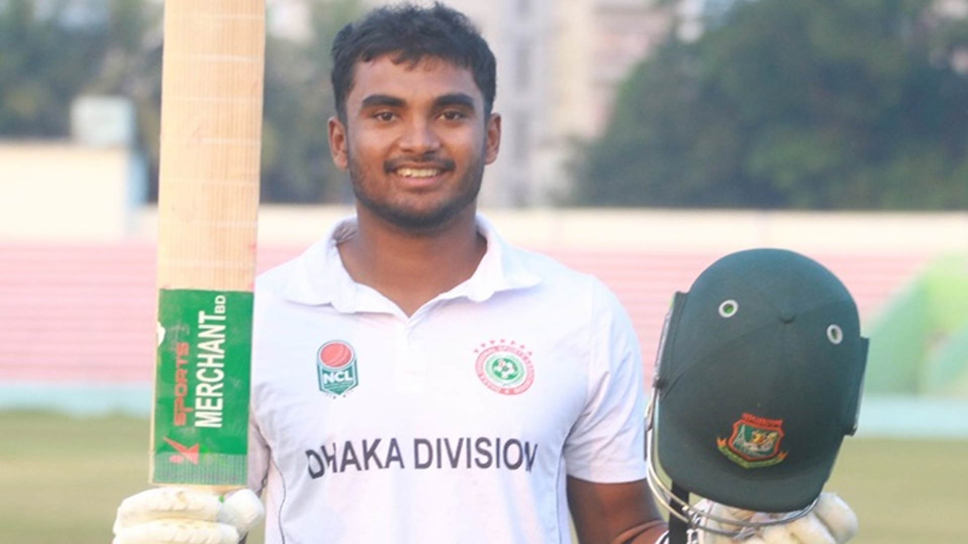 বোলারদের দাপটের দিনে সেঞ্চুরি হাঁকালেন শিবলী