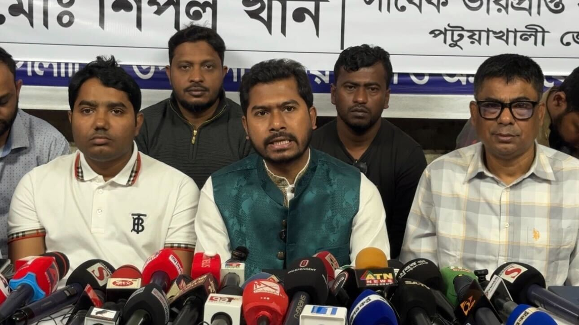 পটুয়াখালী-৩ আসনে হামলা-ভাঙচুরের অভিযোগে নূরের সংবাদ সম্মেলন