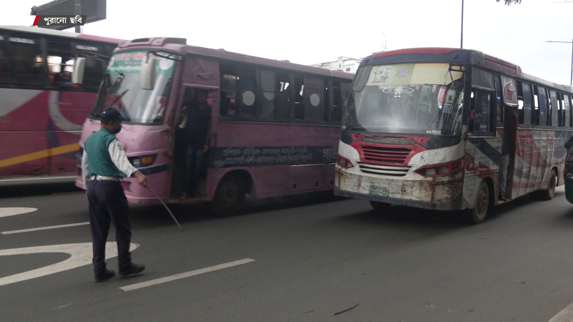 সড়কে দাপিয়ে বেড়াচ্ছে লক্কর-ঝক্কর গণপরিবহন, অভিযানেও সুফল মিলছে না কেন?