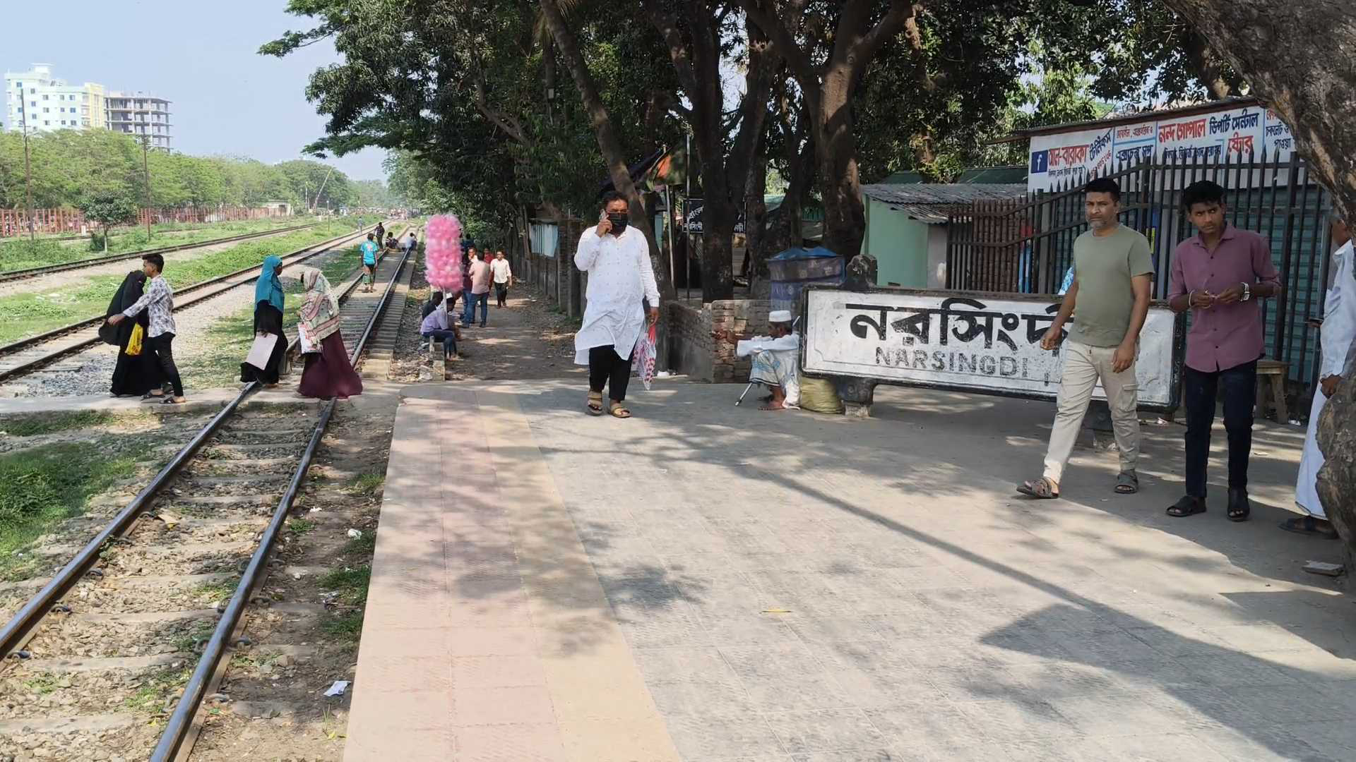 নরসিংদীতে ট্রেনে কাটা পড়ে যুবক নিহত