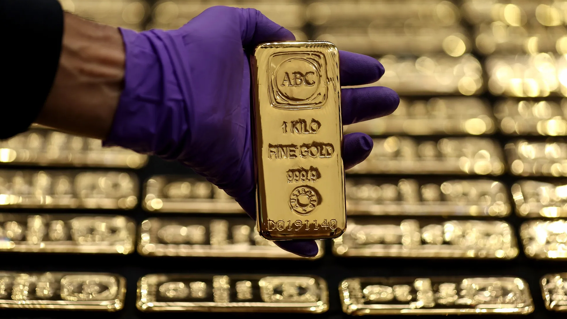 বিশ্ববাজারে ফের বাড়ছে স্বর্ণের দাম, নেপথ্যে কী?