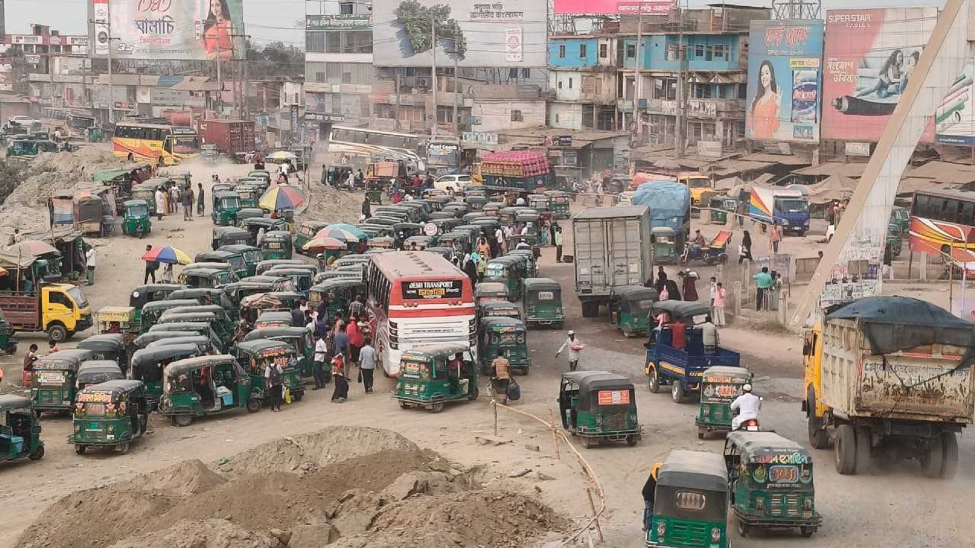 ঢাকা-সিলেট মহাসড়কে যাতায়তকারীদের ‘দুঃখ’ ব্রাহ্মণবাড়িয়ার বিশ্বরোড মোড়