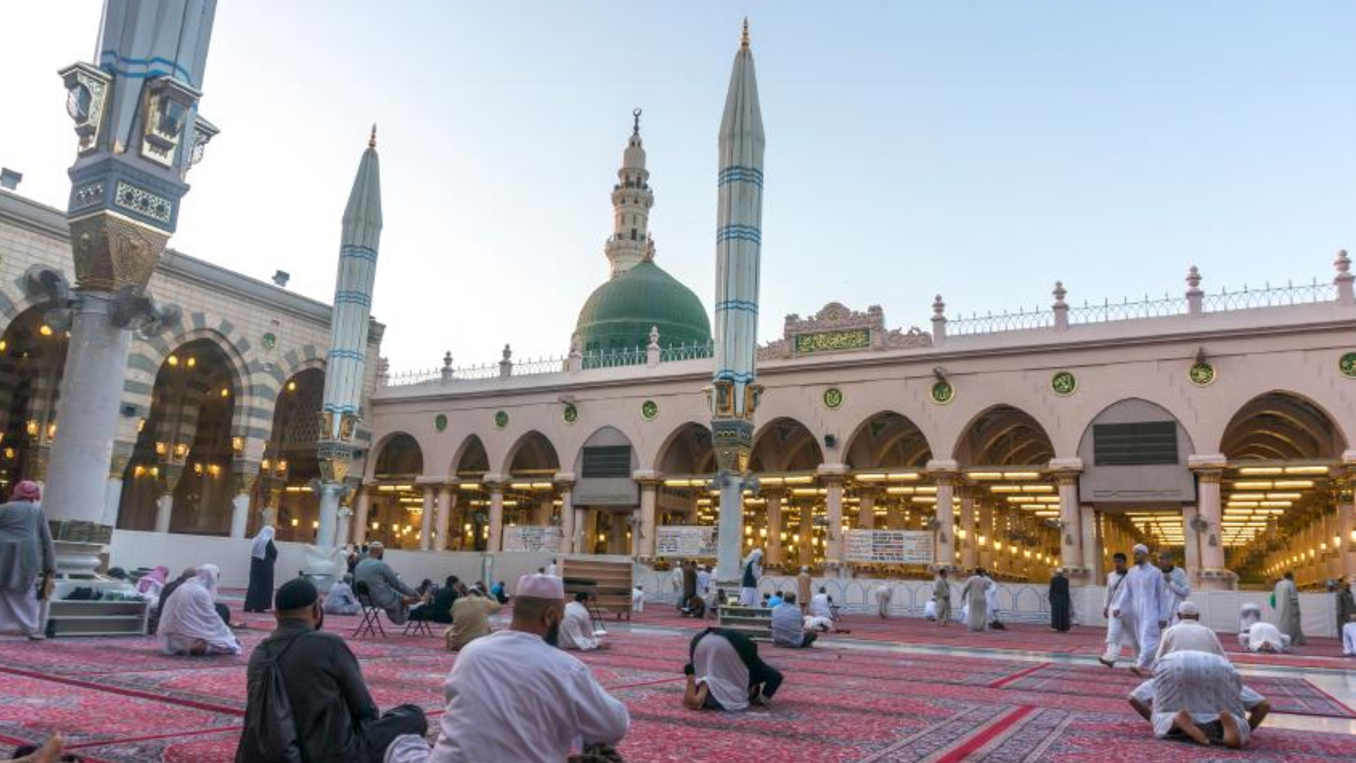 মসজিদে নববীতে এক বছরে নামাজ আদায় করেছেন ২৮ কোটি মুসল্লি