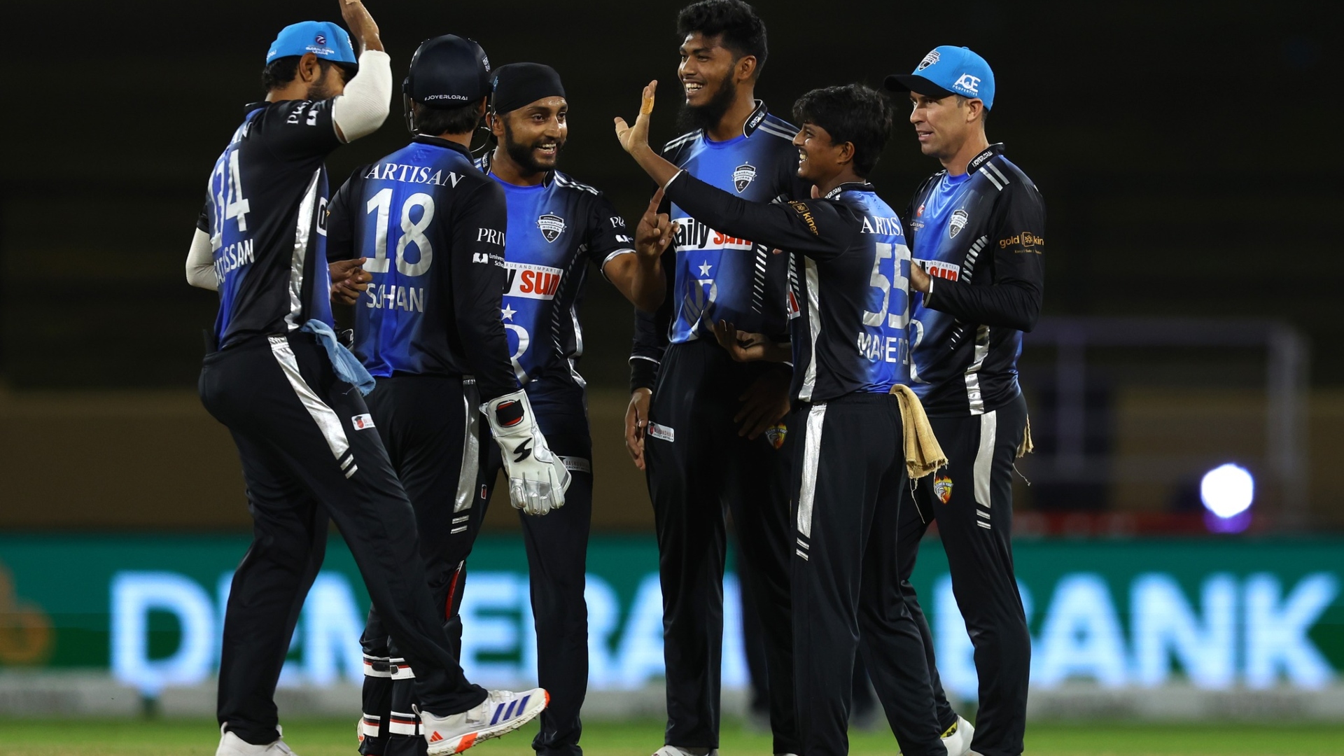 Behayo sozlar bilan porno suhbat Klitoris qayerda va u nimaga oxshaydi?