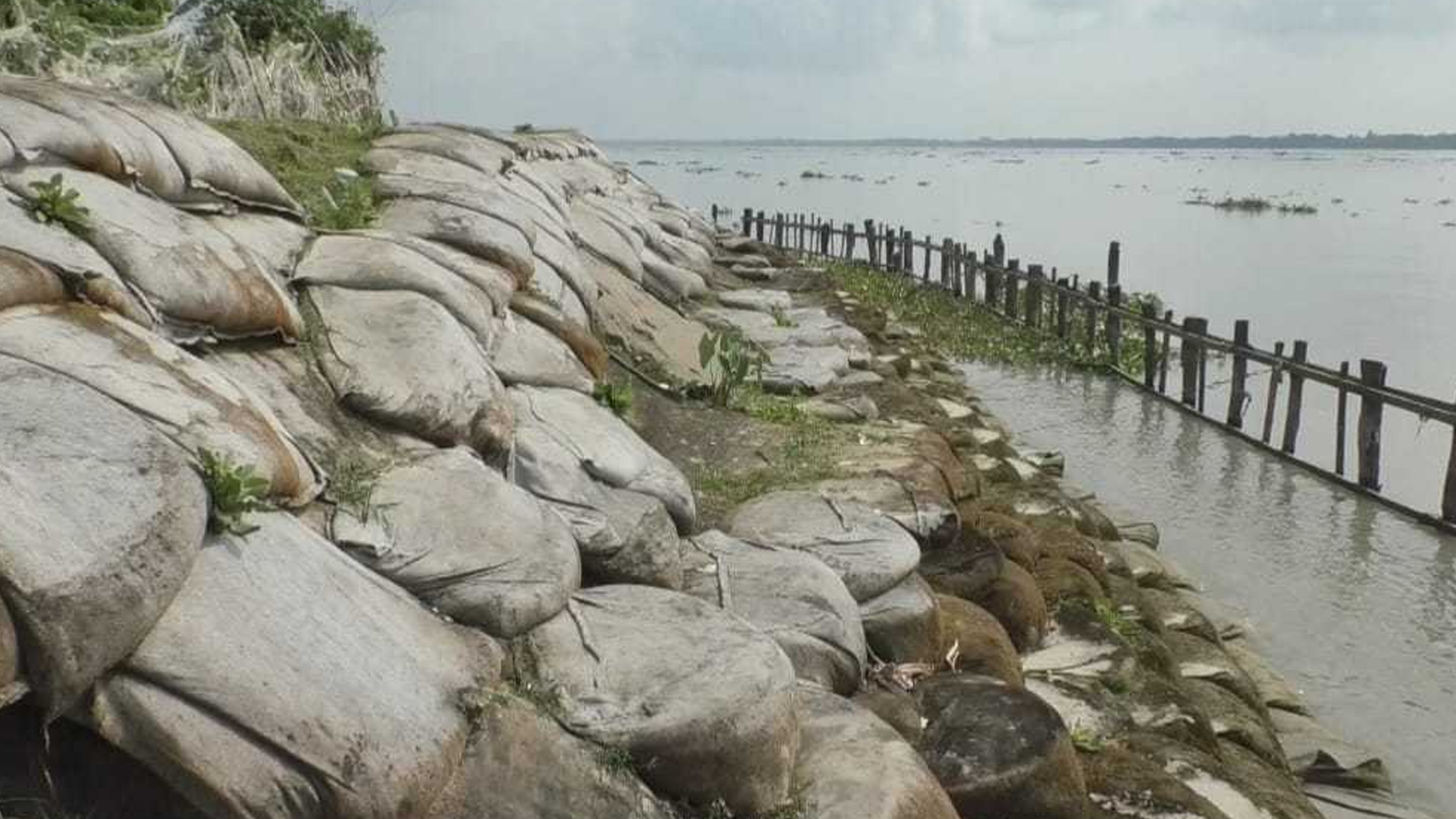 ১৮ বছরেও সম্পূর্ণ মেরামত হয়নি সিডরে ক্ষতিগ্রস্ত পটুয়াখালীর বেড়িবাঁধগুলো