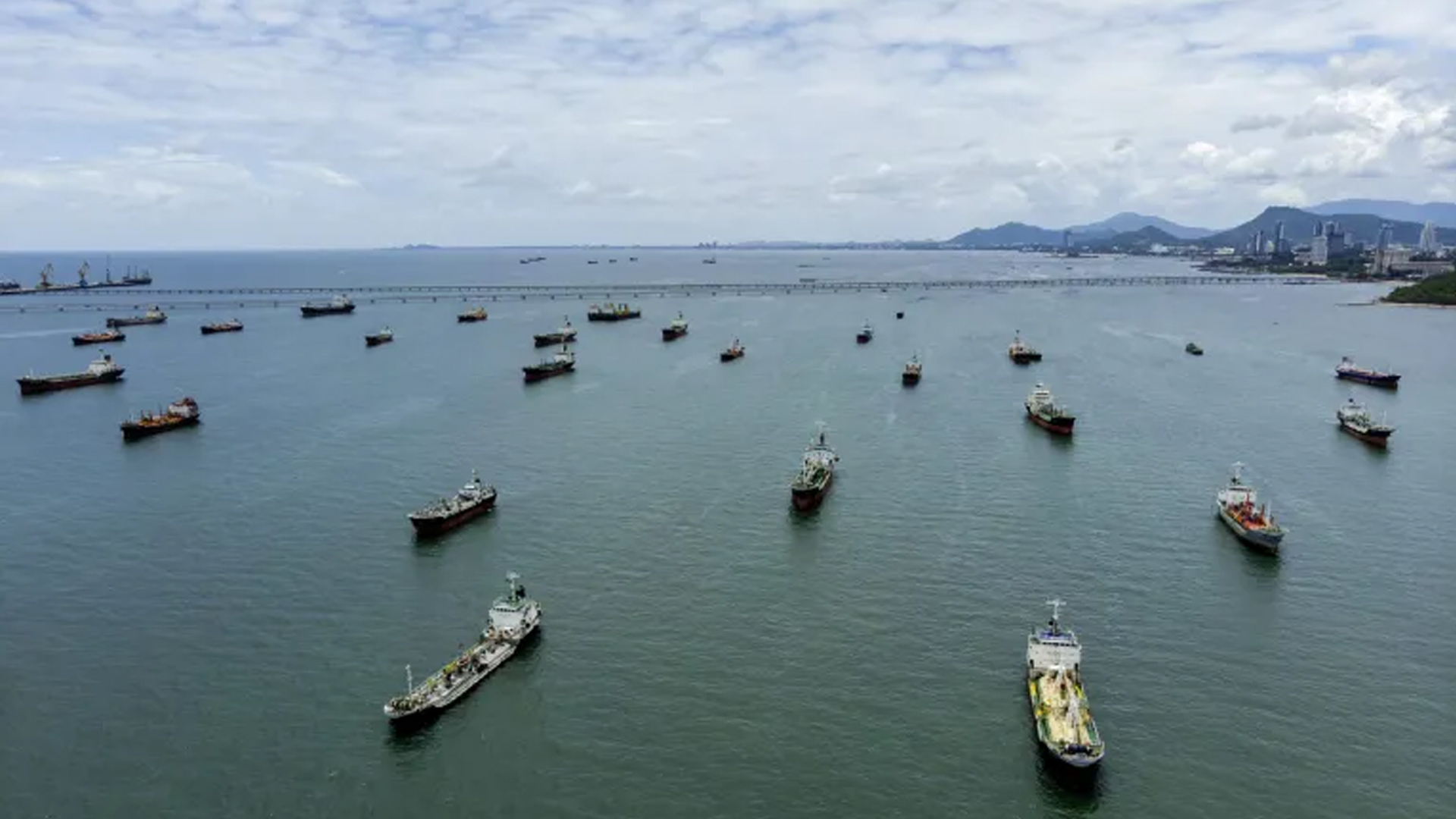 হরমুজ প্রণালীতে টোল বুথ: জাহাজপ্রতি কত ফি নিচ্ছে ইরান?