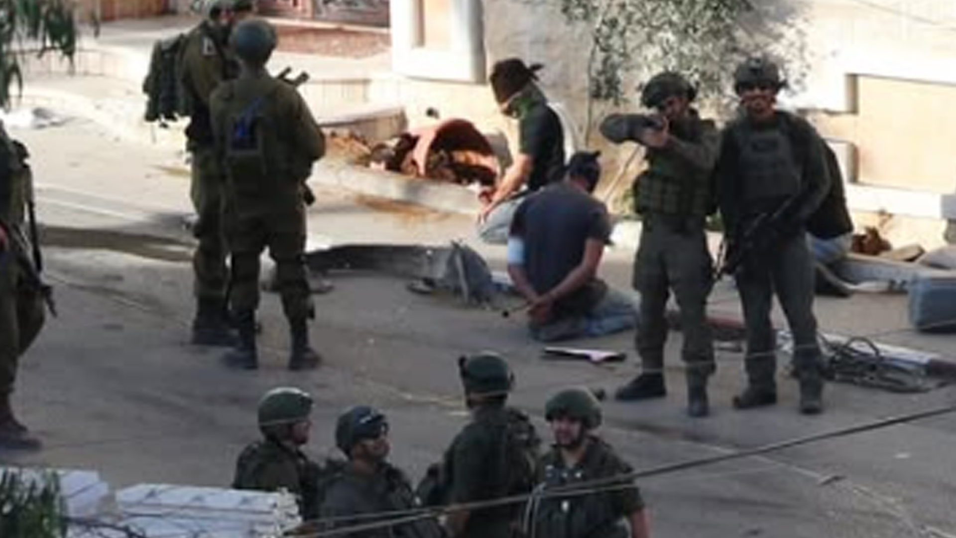 বিয়ে করতে যাওয়ার পথে বরকে ধরে নিয়ে গেল ইসরাইলি সেনারা!