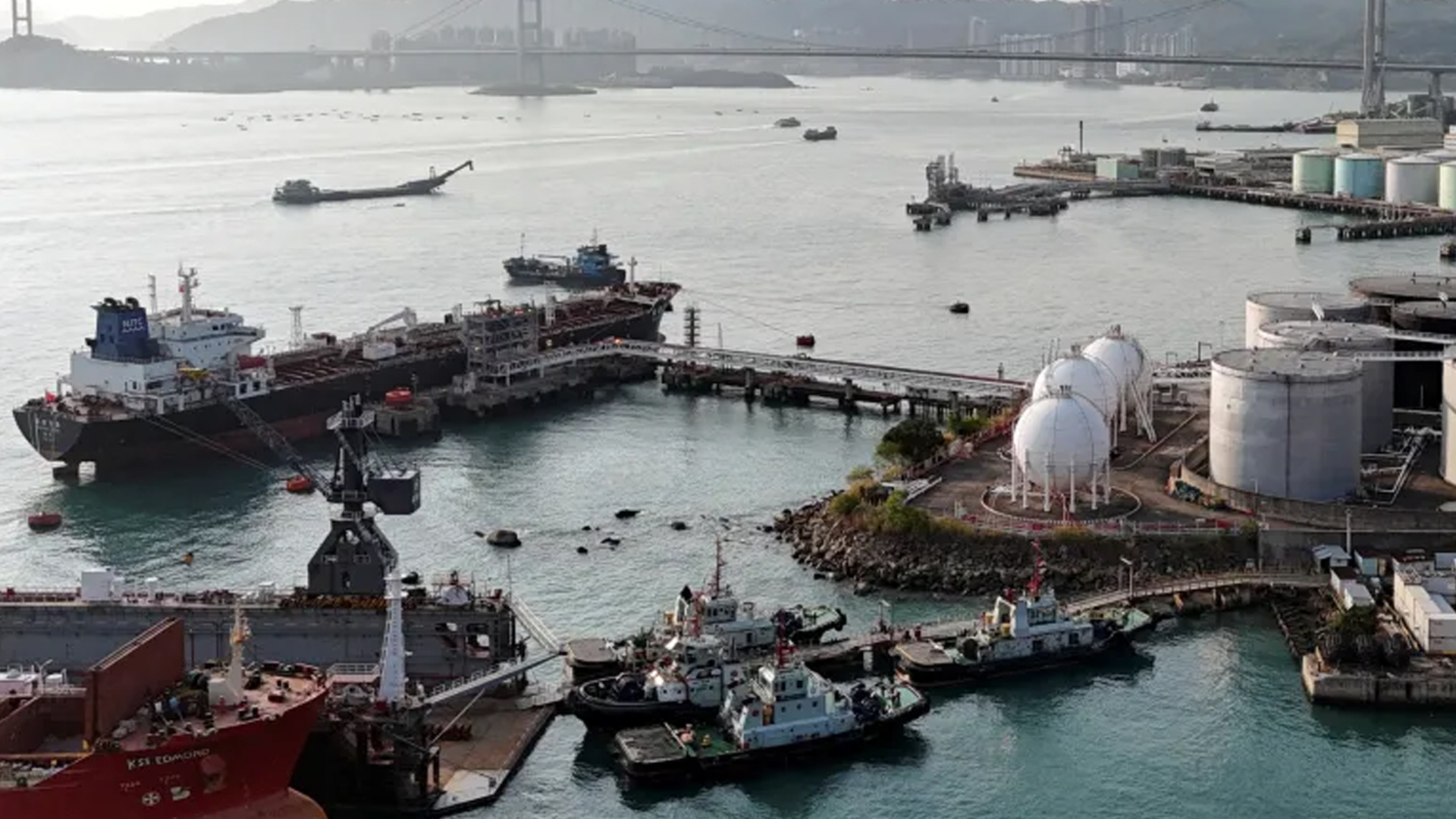 ইরানি তেল কেনায় চীনা রিফাইনারির ওপর মার্কিন নিষেধাজ্ঞা